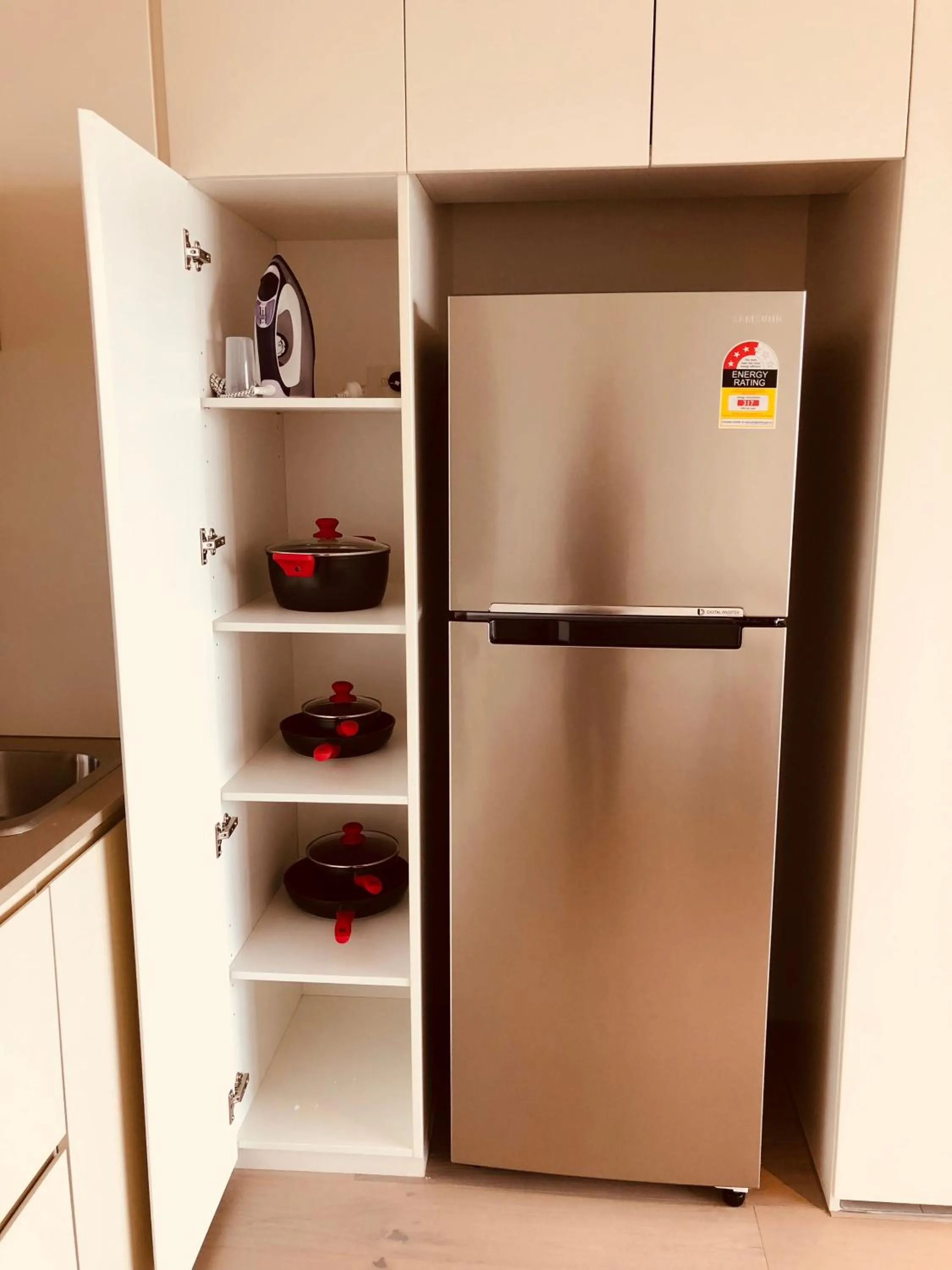 Communal kitchen in Winston Apartments Docklands