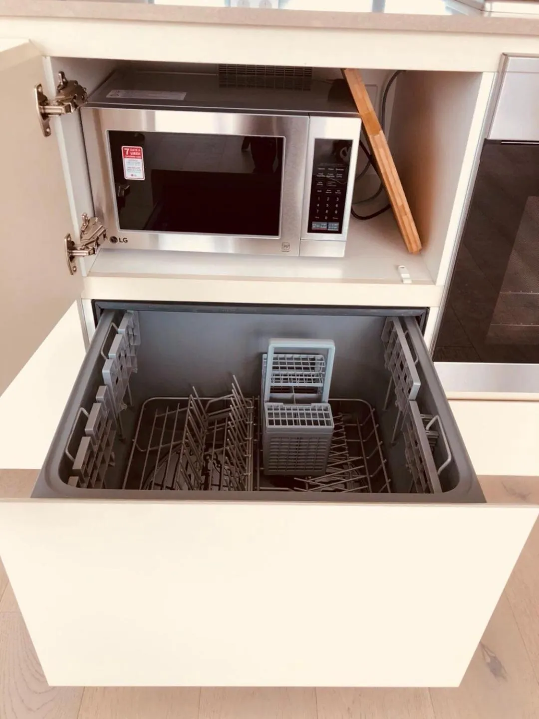 Communal kitchen in Winston Apartments Docklands