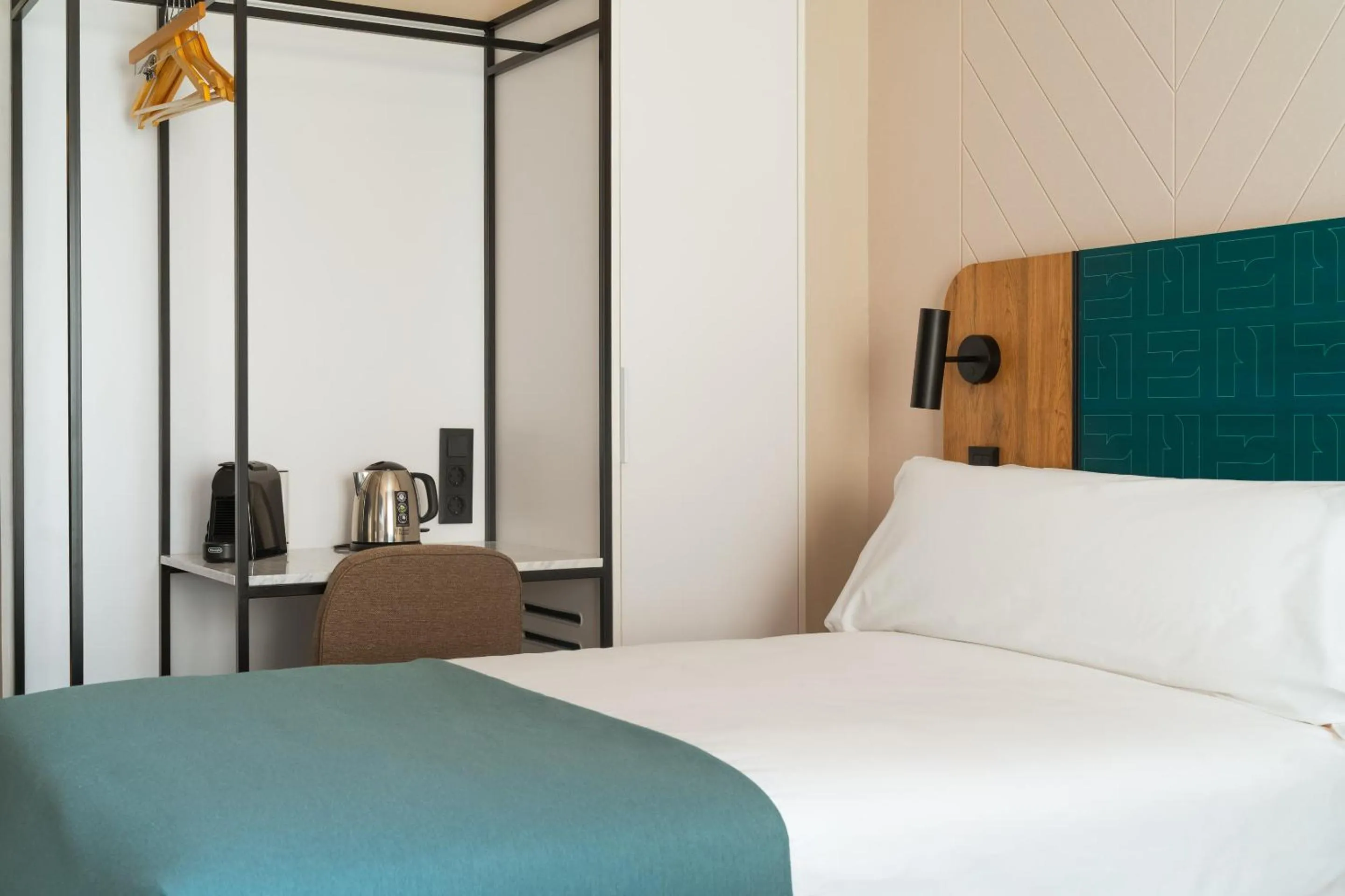 Bed in Limehome Benidorm Calle Mayor