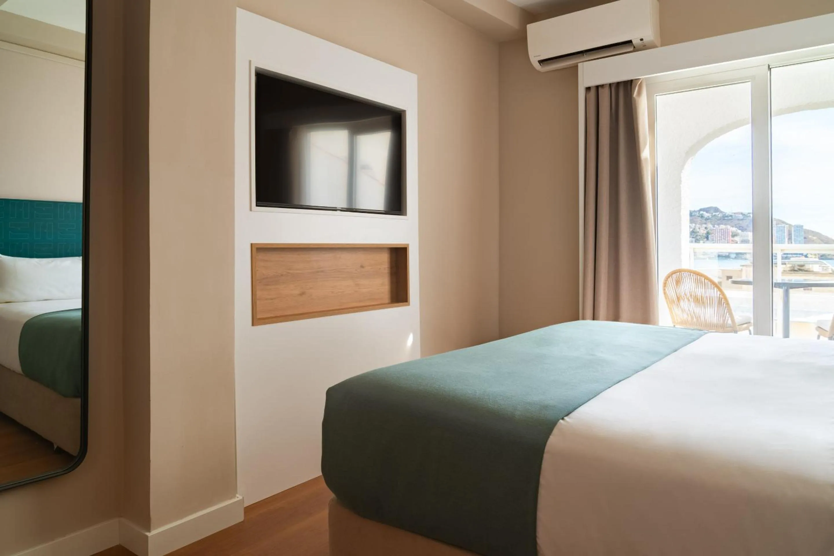 Bed in Limehome Benidorm Calle Mayor