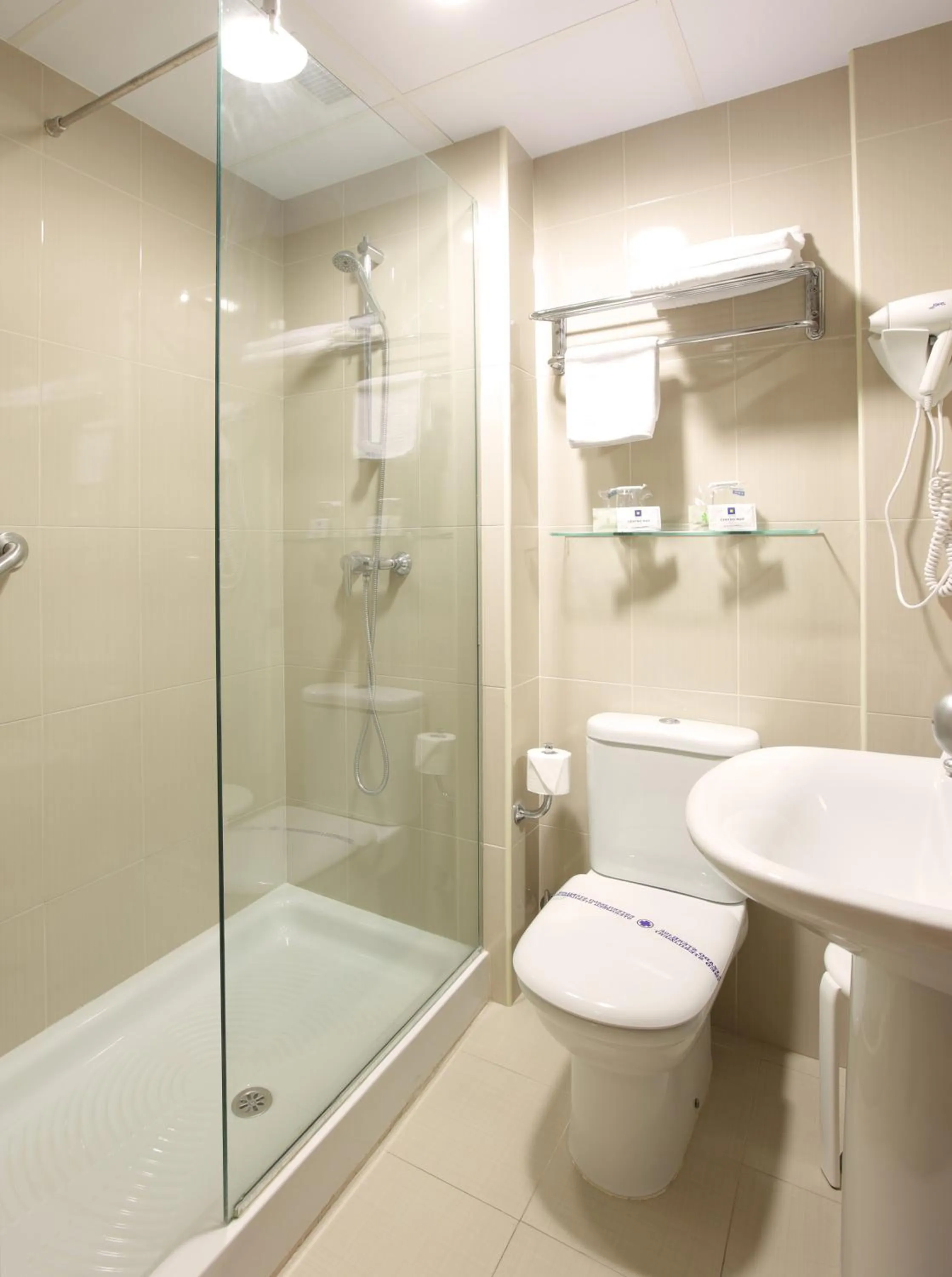Shower in Hotel Centro Mar