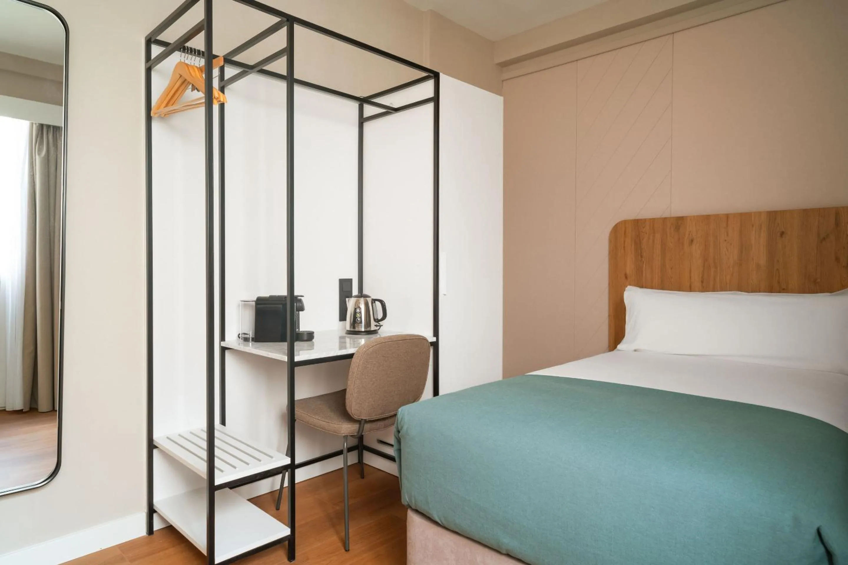 Bed in Limehome Benidorm Calle Mayor