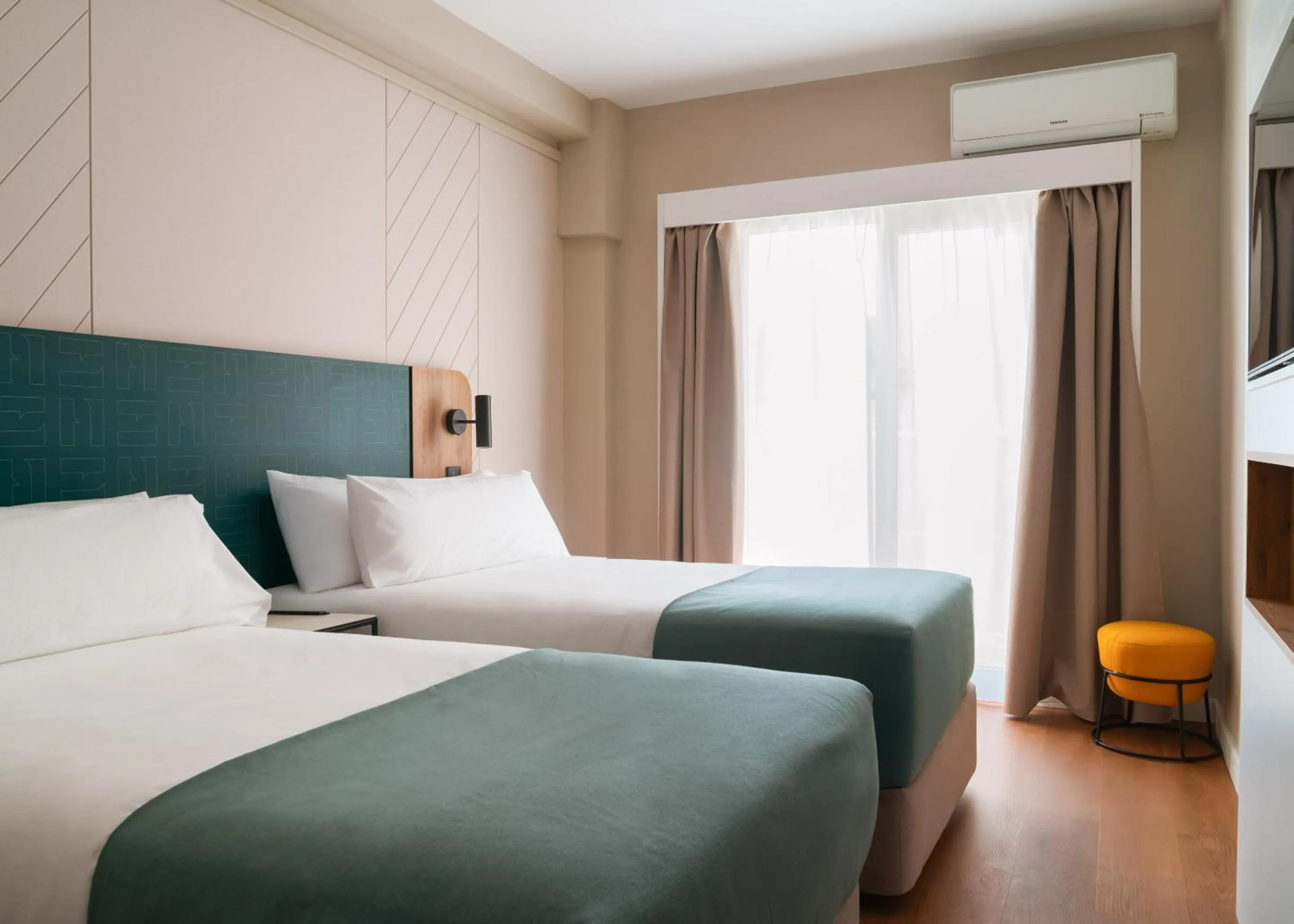 Bed in Limehome Benidorm Calle Mayor