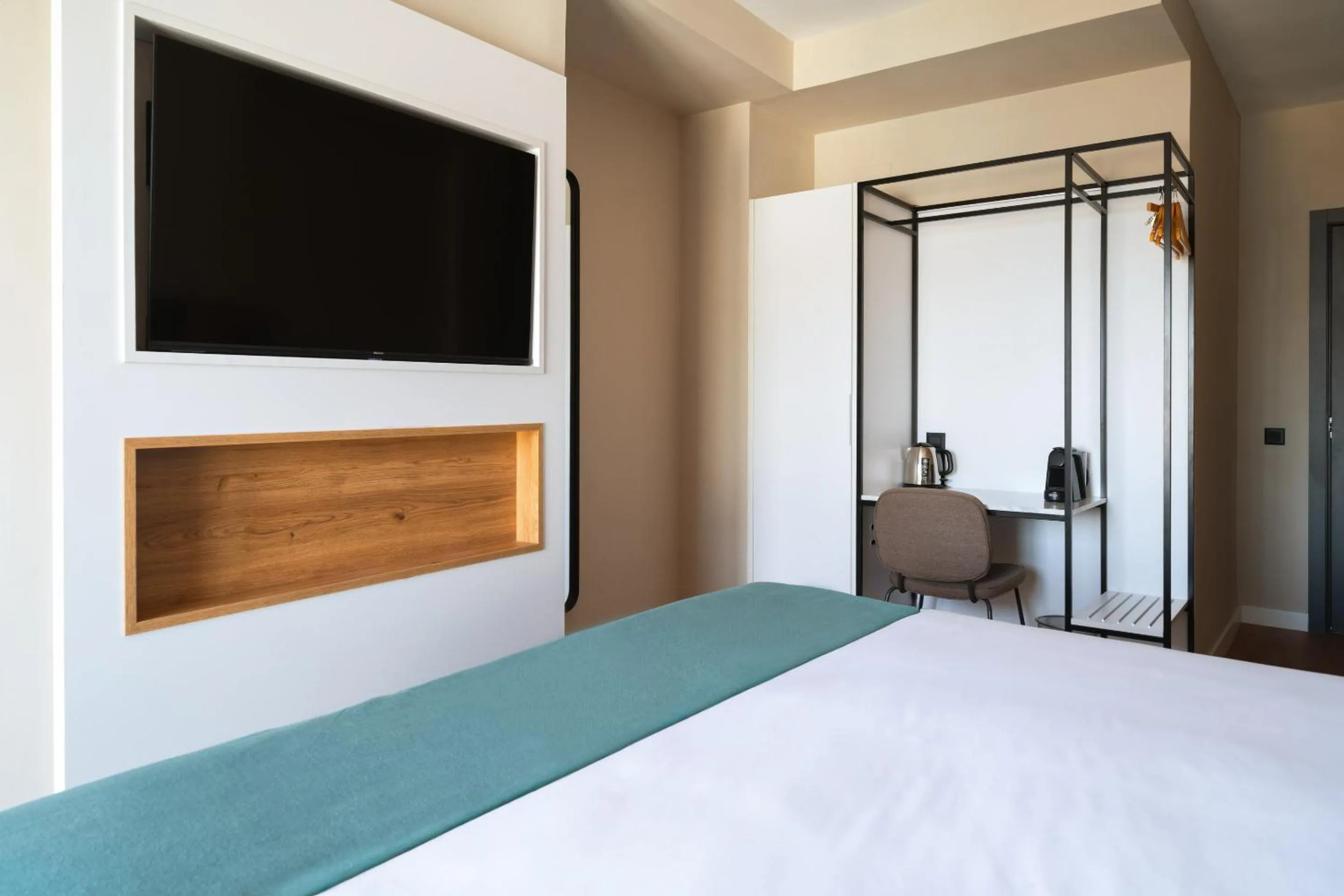 Bed in Limehome Benidorm Calle Mayor