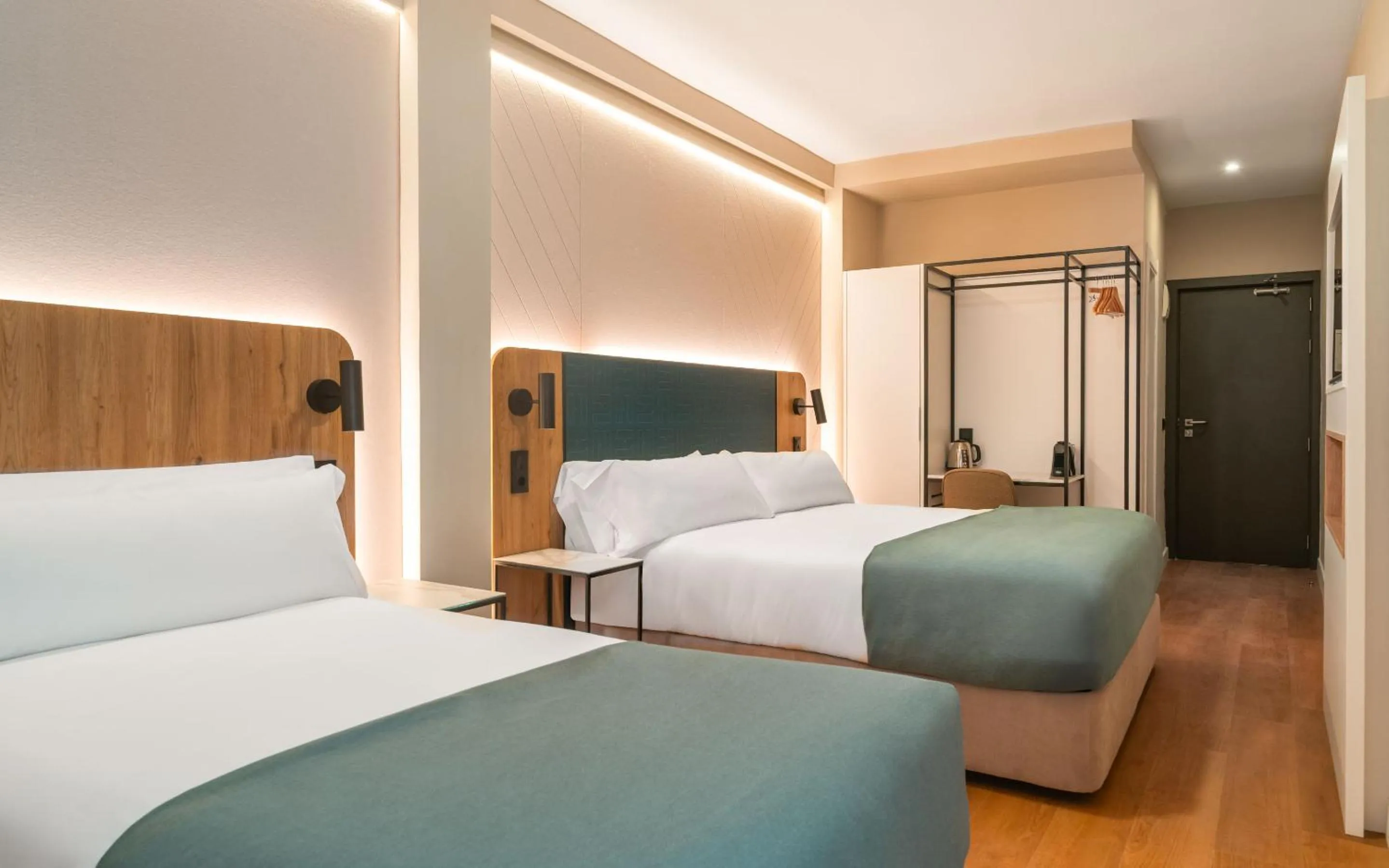 Bed in Limehome Benidorm Calle Mayor