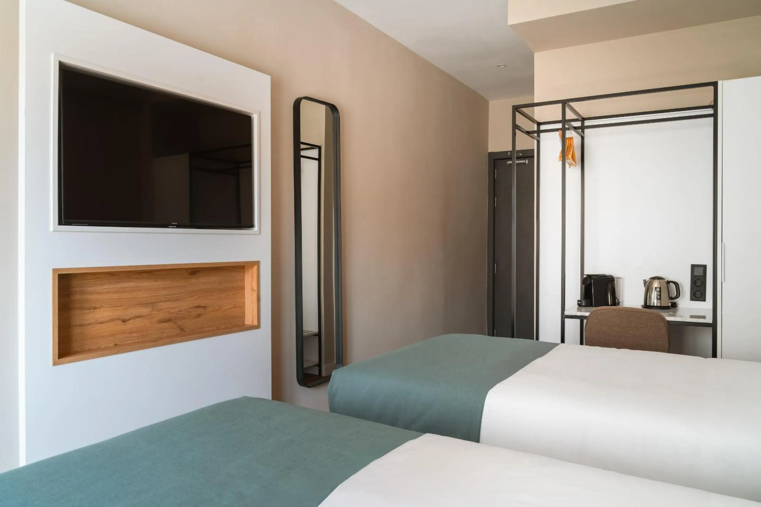 Bed in Limehome Benidorm Calle Mayor