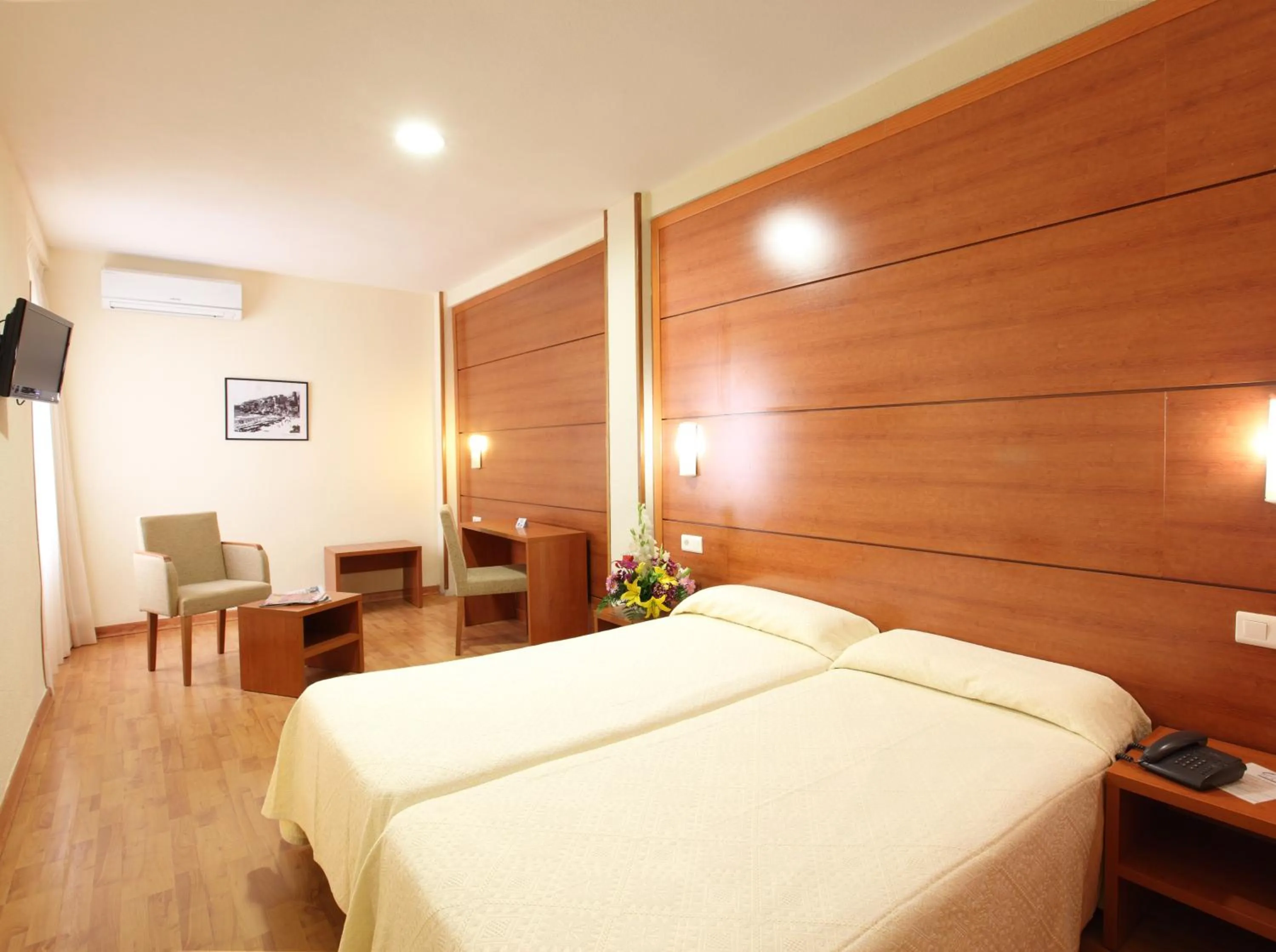 Photo of the whole room in Hotel Centro Mar