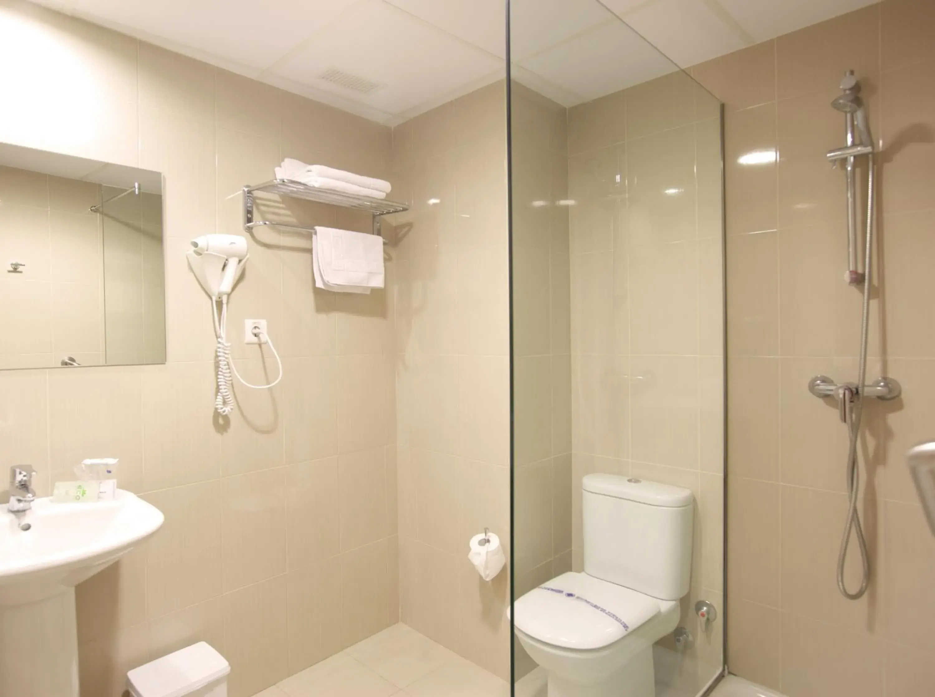 Economy Single Room in Limehome Benidorm Calle Mayor Economy Single Room in Limehome Benidorm Calle Mayor