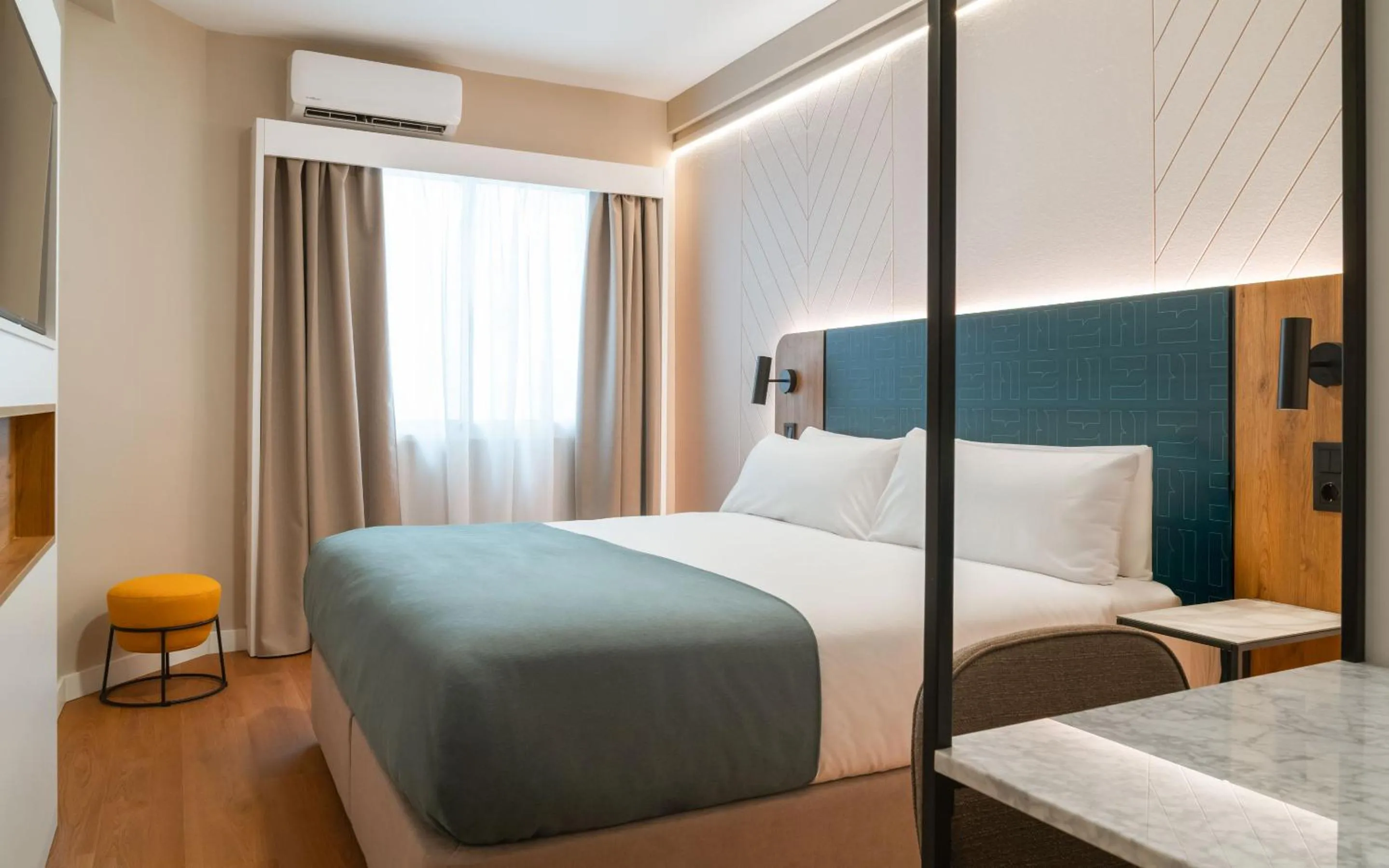 Bed in Limehome Benidorm Calle Mayor
