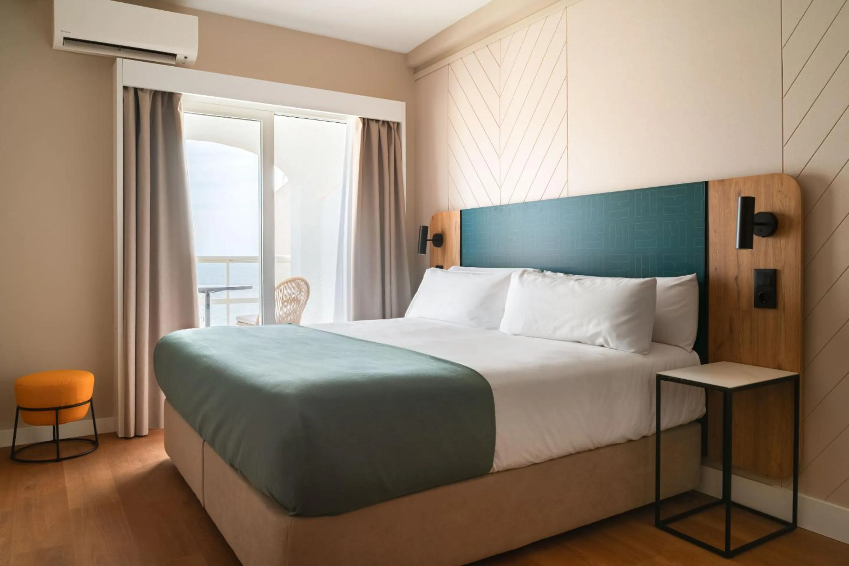 Bed in Limehome Benidorm Calle Mayor