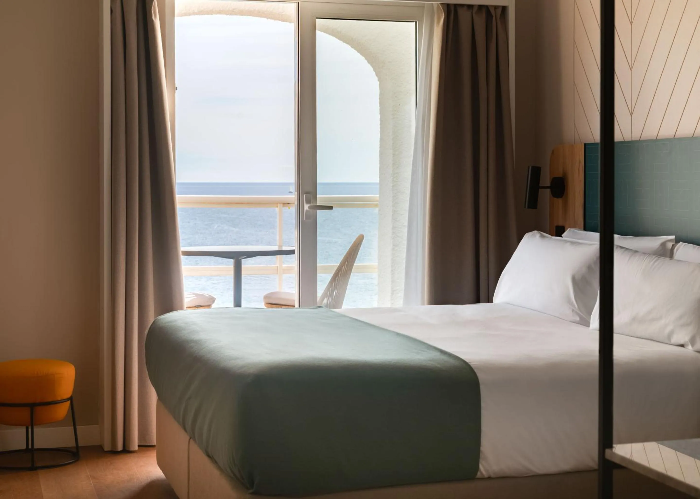 Bed in Limehome Benidorm Calle Mayor