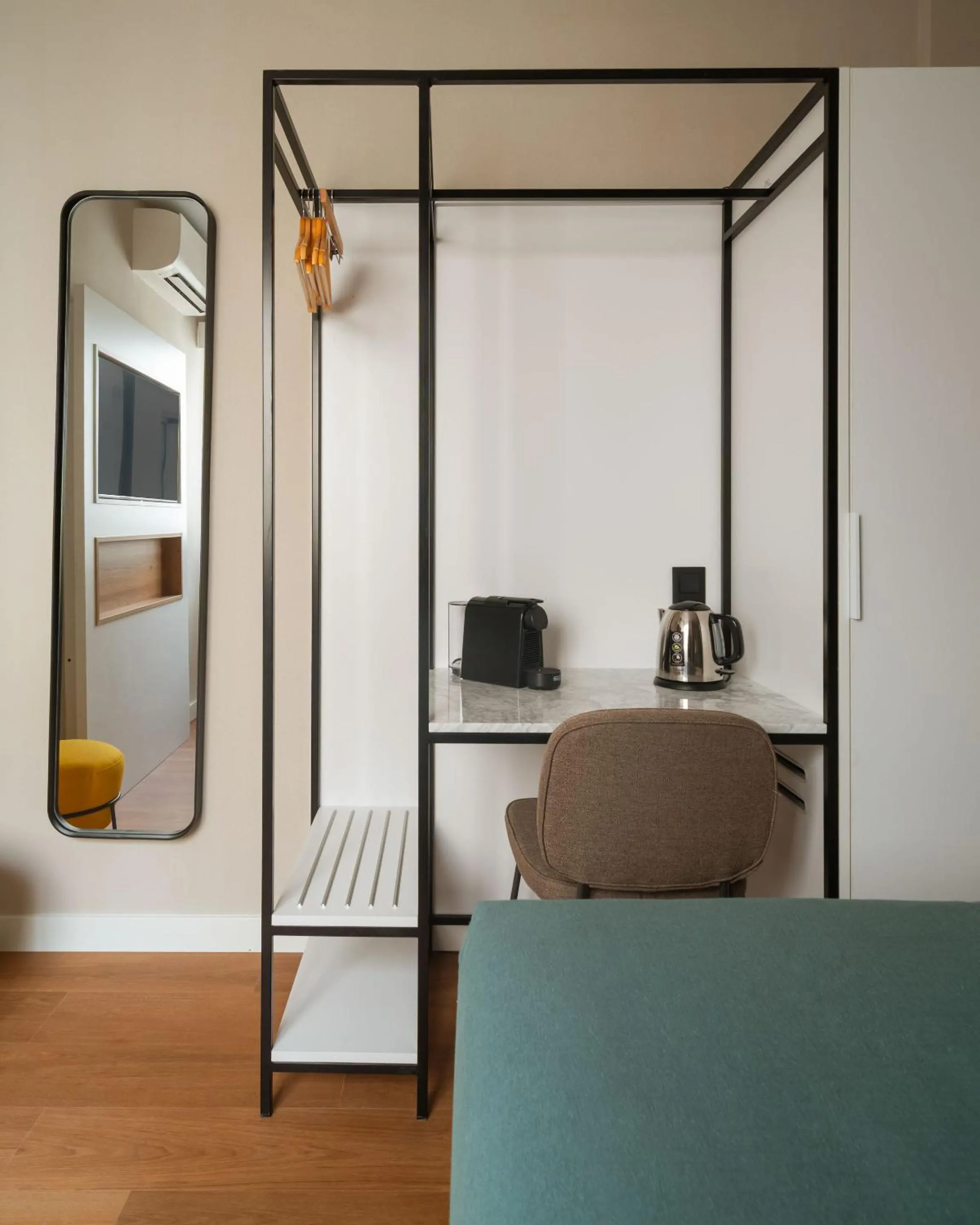 Coffee/tea facilities, Bed in Limehome Benidorm Calle Mayor