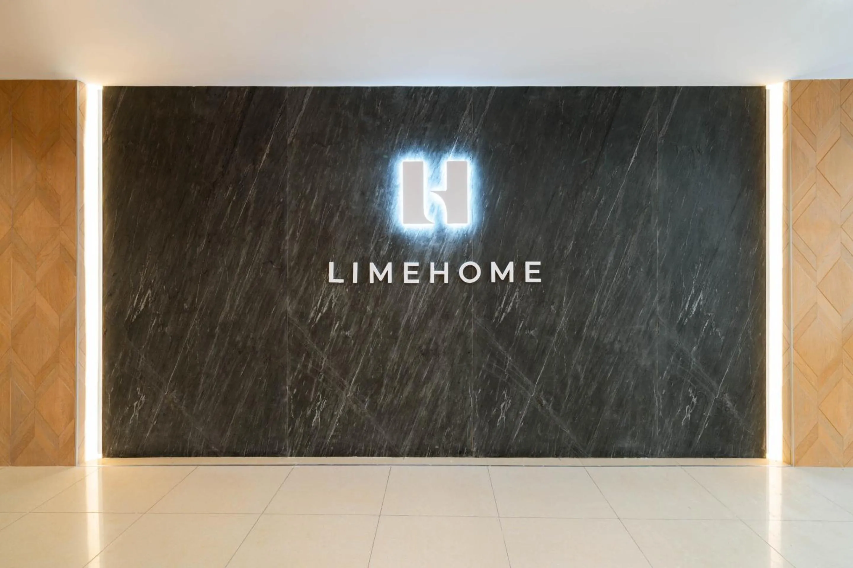 Property building in Limehome Benidorm Calle Mayor