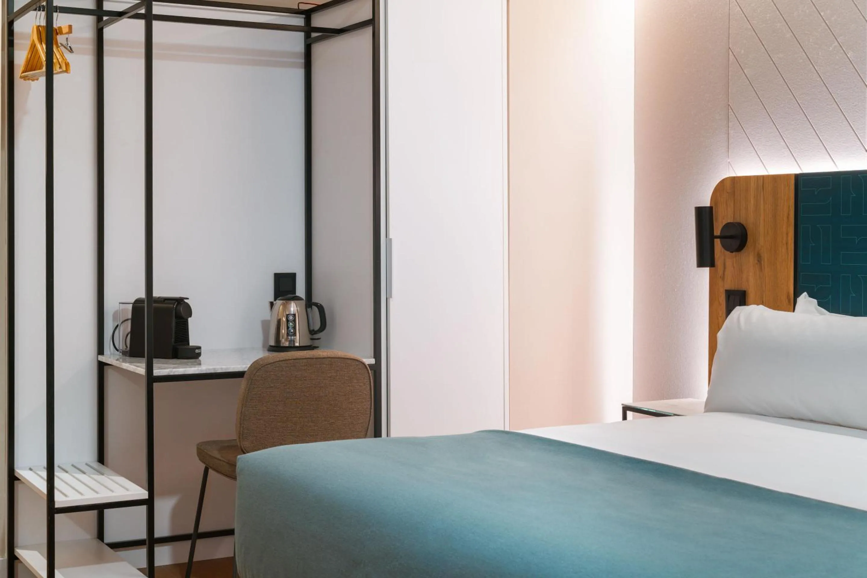 Bed in Limehome Benidorm Calle Mayor