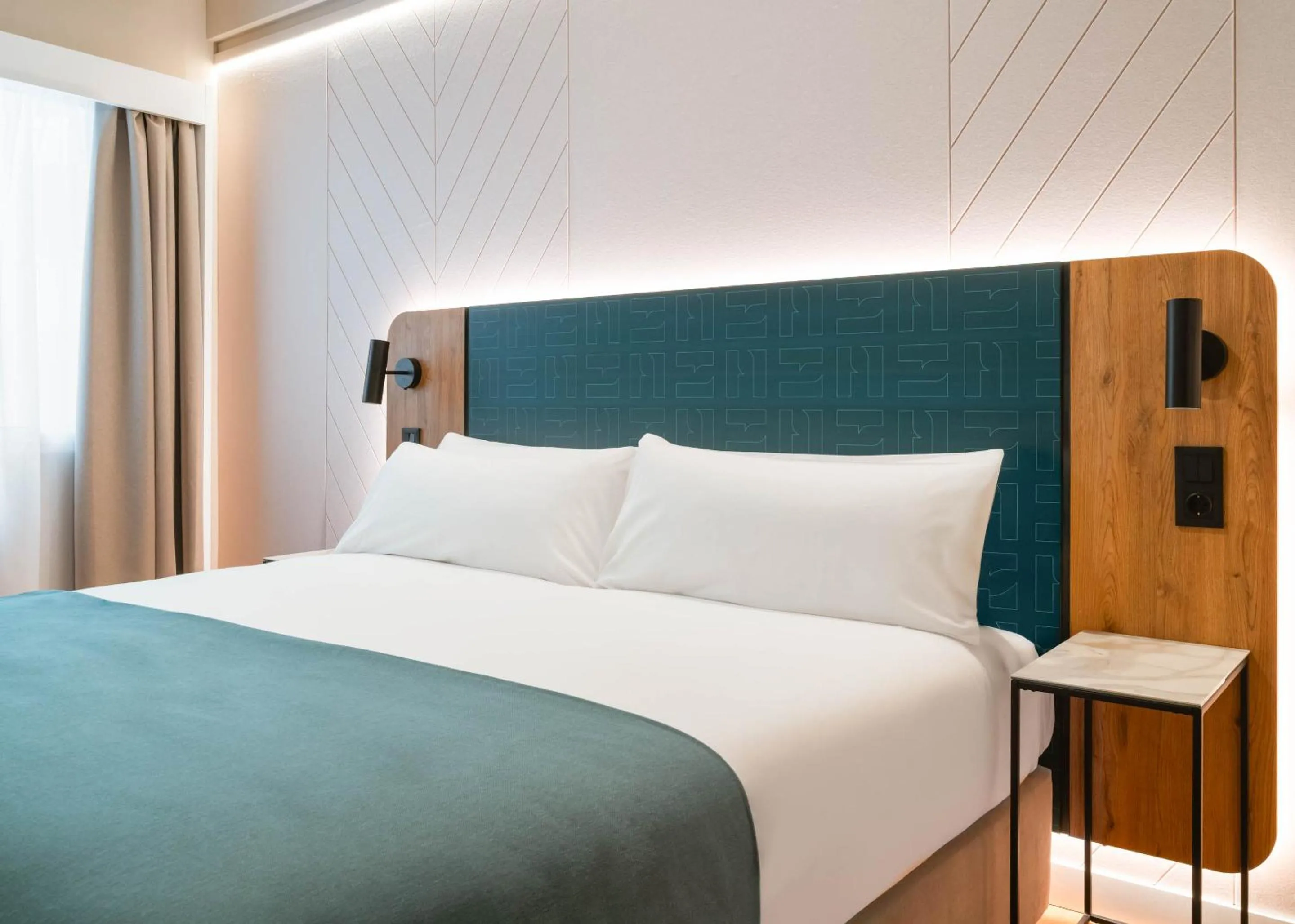 Bed in Limehome Benidorm Calle Mayor