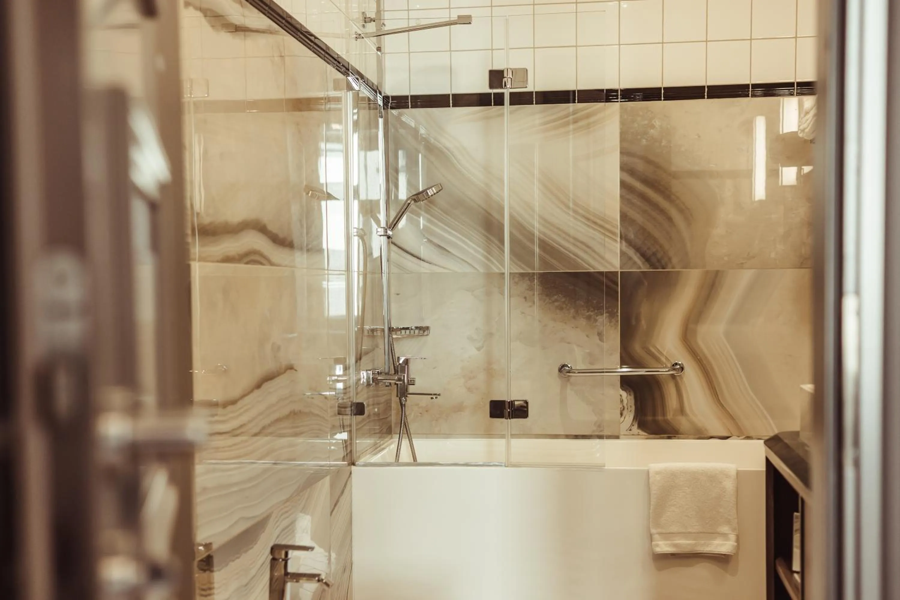 Bathroom in Grand Poet Hotel and SPA by Semarah