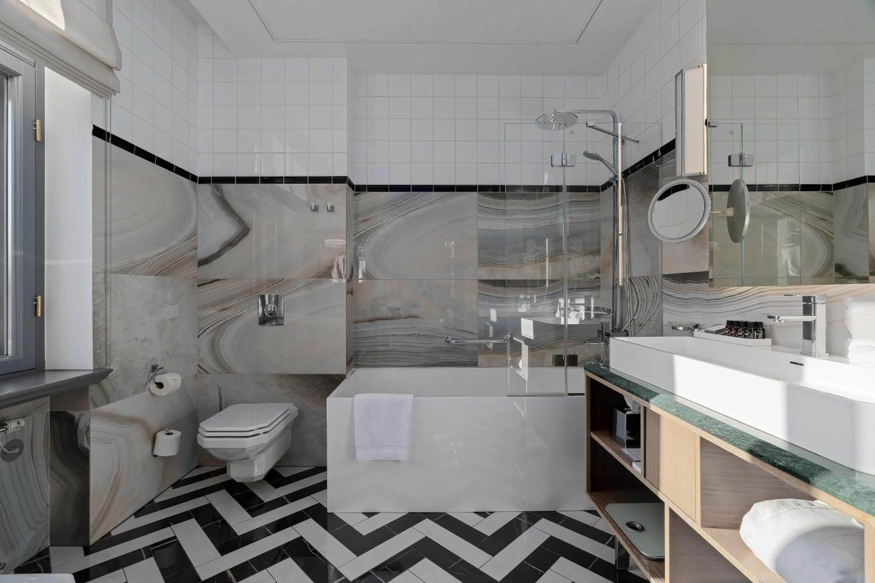 Bathroom in Grand Poet Hotel and SPA by Semarah