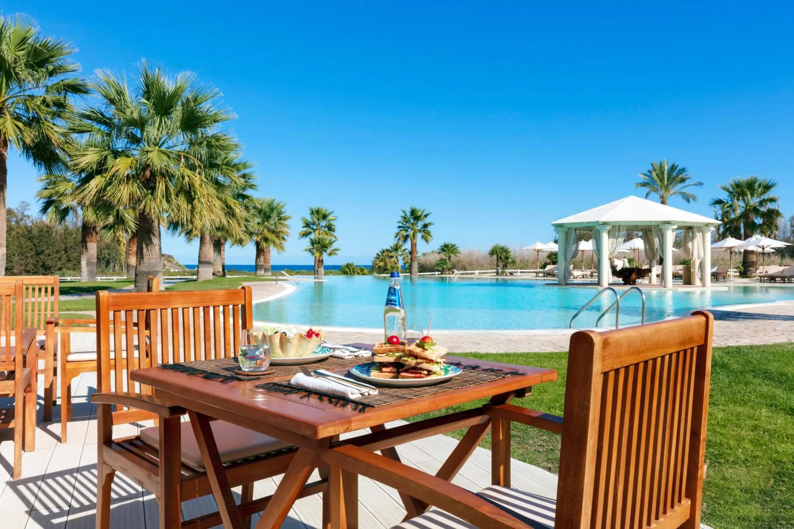 Lounge or bar in Spiagge San Pietro, a charming & relaxing resort Lounge or bar in Spiagge San Pietro, a charming & relaxing resort