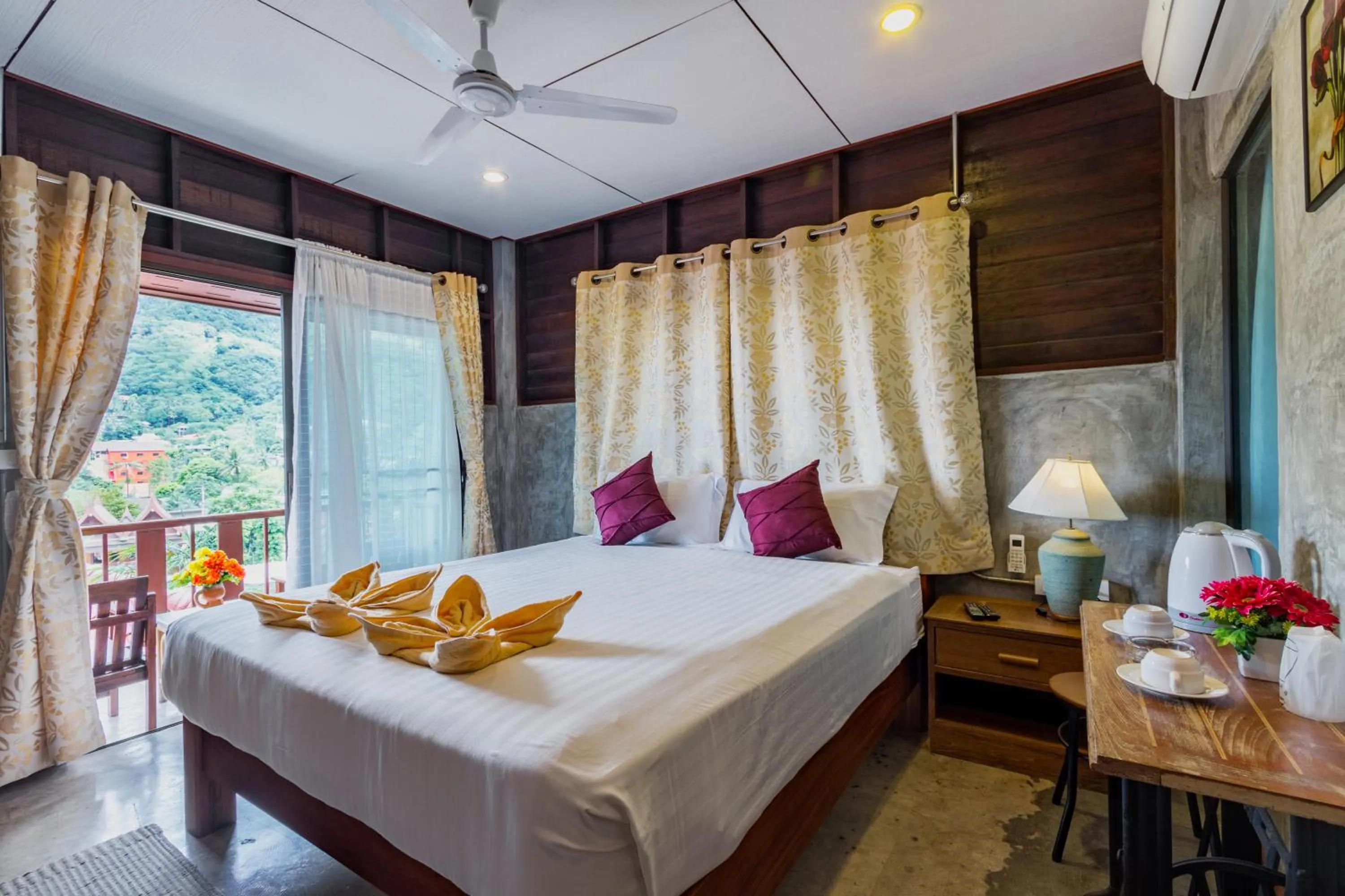 Coffee/tea facilities, Bed in Kanya Cozy Bungalows Kata