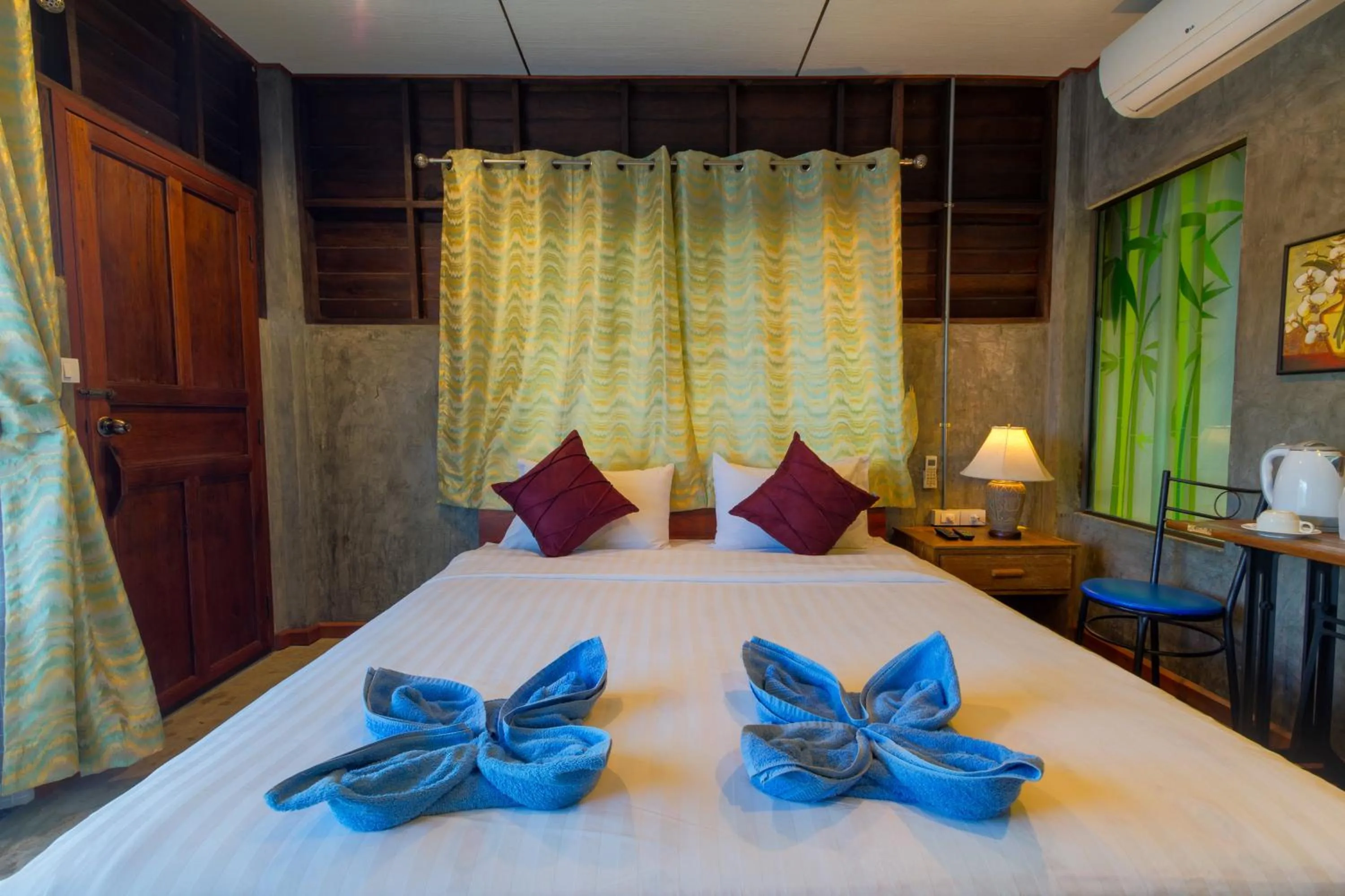 Coffee/tea facilities, Bed in Kanya Cozy Bungalows Kata