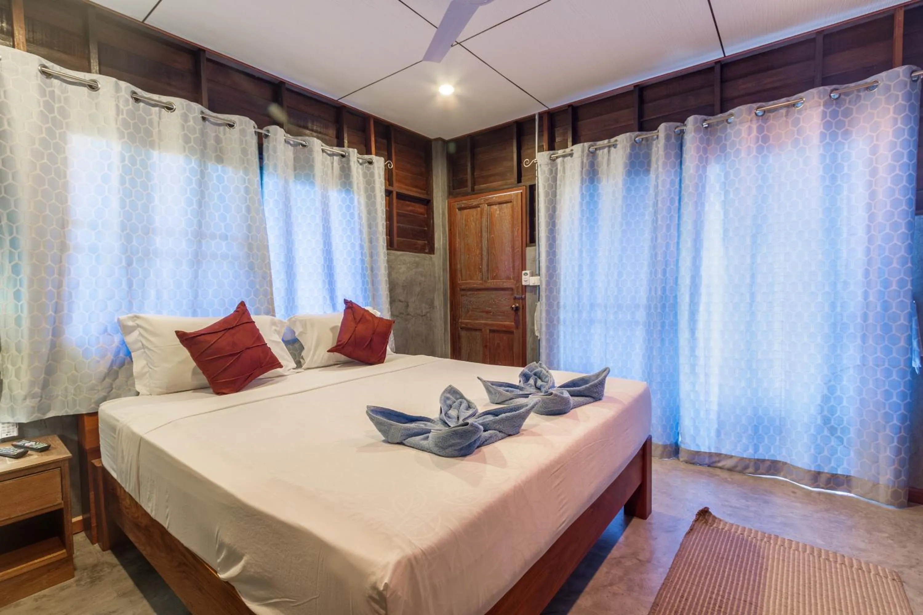 Staff, Bed in Kanya Cozy Bungalows Kata
