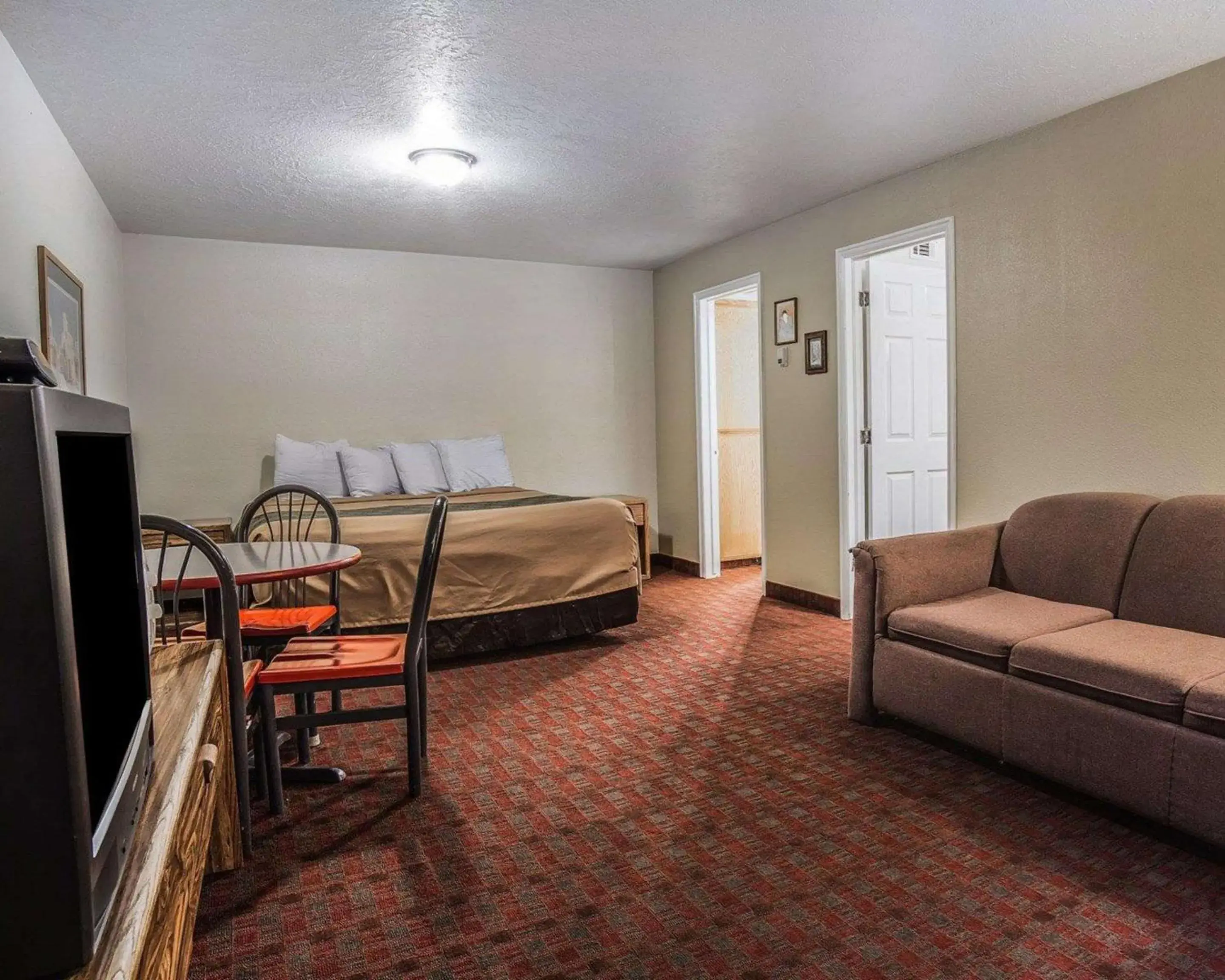 Photo of the whole room in Rodeway Inn Hurricane - Zion National Park Area Photo of the whole room in Rodeway Inn Hurricane - Zion National Park Area