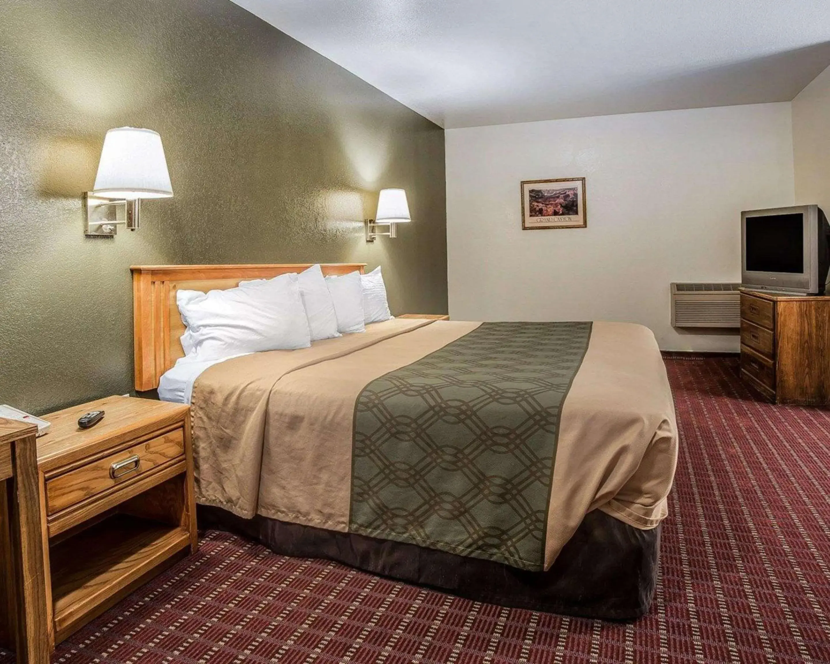 Photo of the whole room, Bed in Rodeway Inn Hurricane - Zion National Park Area Photo of the whole room, Bed in Rodeway Inn Hurricane - Zion National Park Area