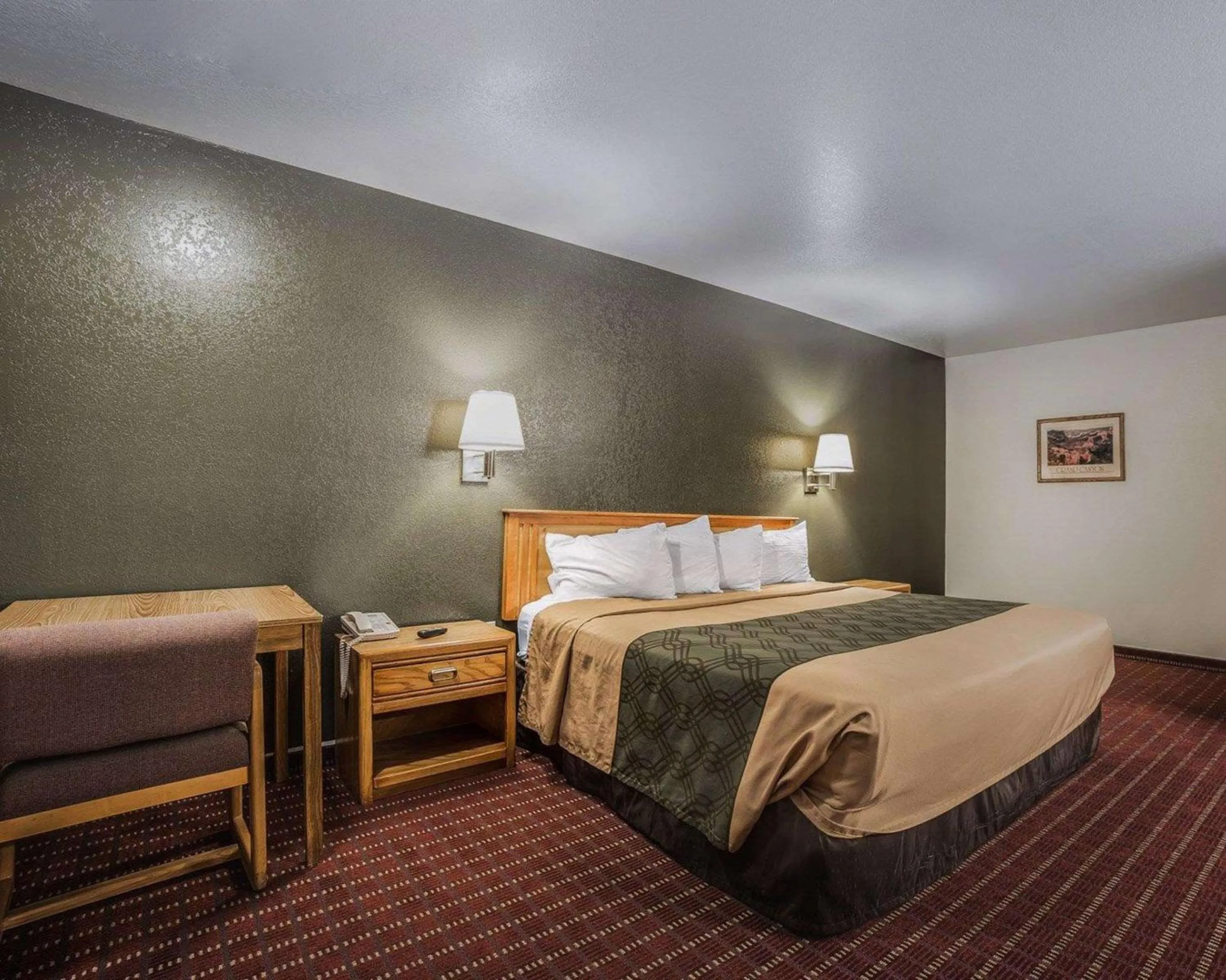 Photo of the whole room, Bed in Rodeway Inn Hurricane - Zion National Park Area