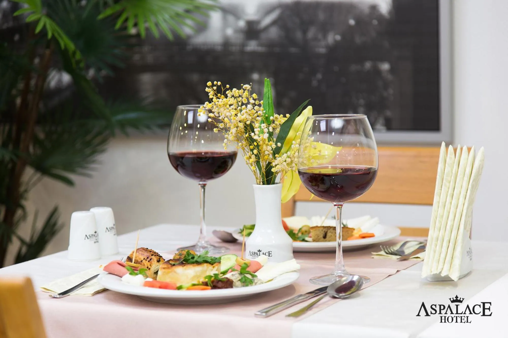 Restaurant/places to eat in Aspalace Hotel The Istanbul Old City