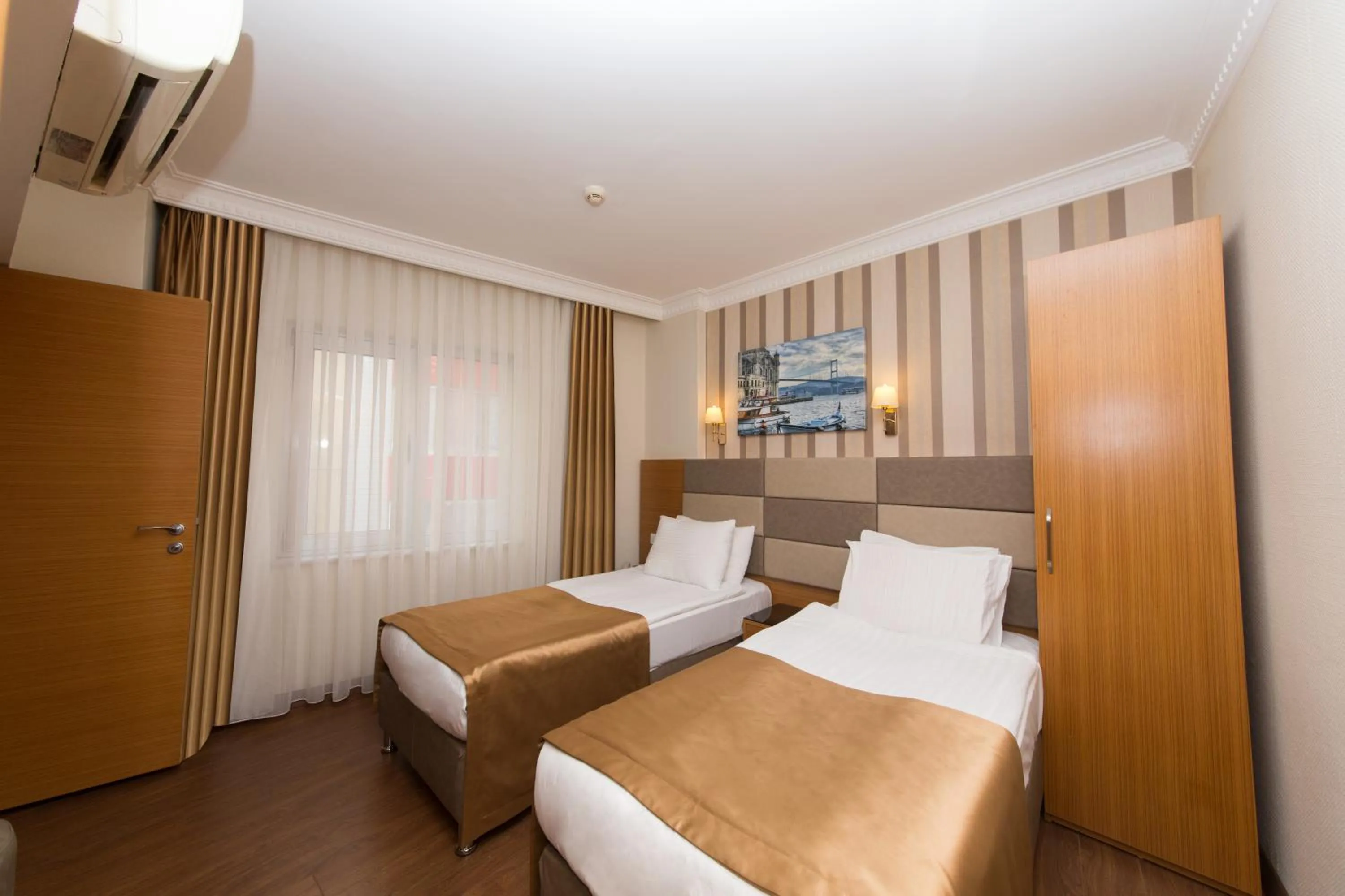 Photo of the whole room, Bed in Aspalace Hotel The Istanbul Old City