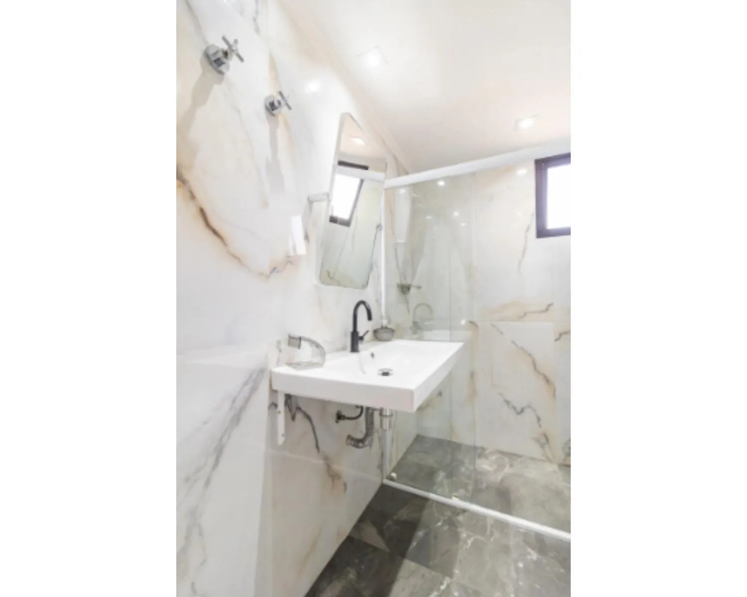 Shower in H4 La Residence Paulista