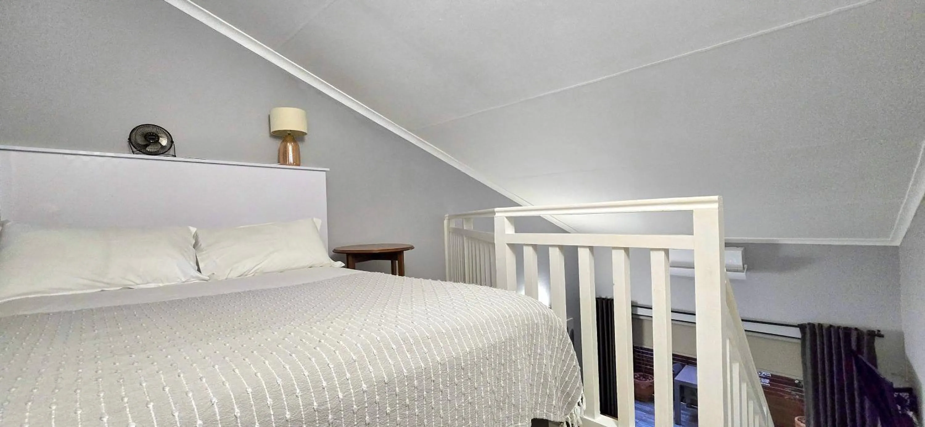 Property building, Bed in Lofts on Lorna
