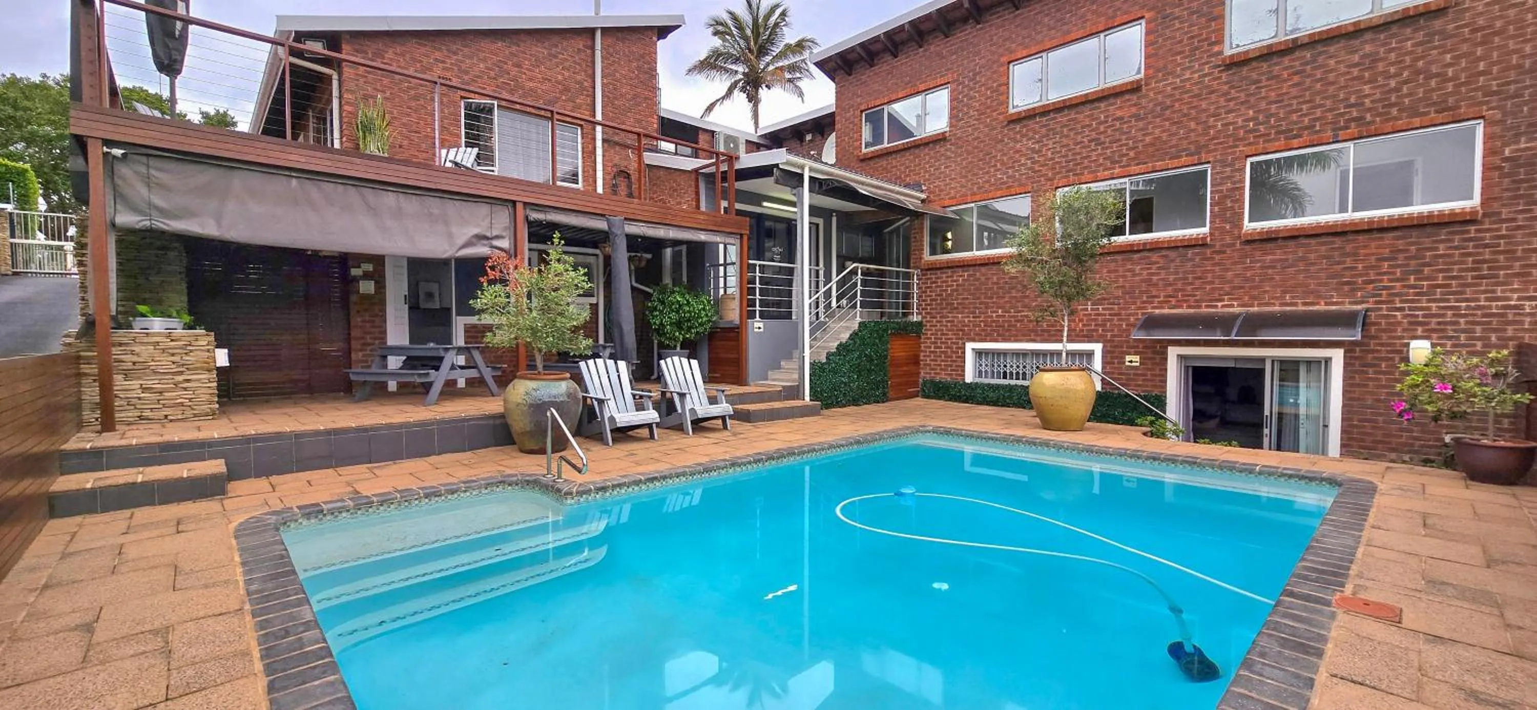Swimming pool in Lofts on Lorna