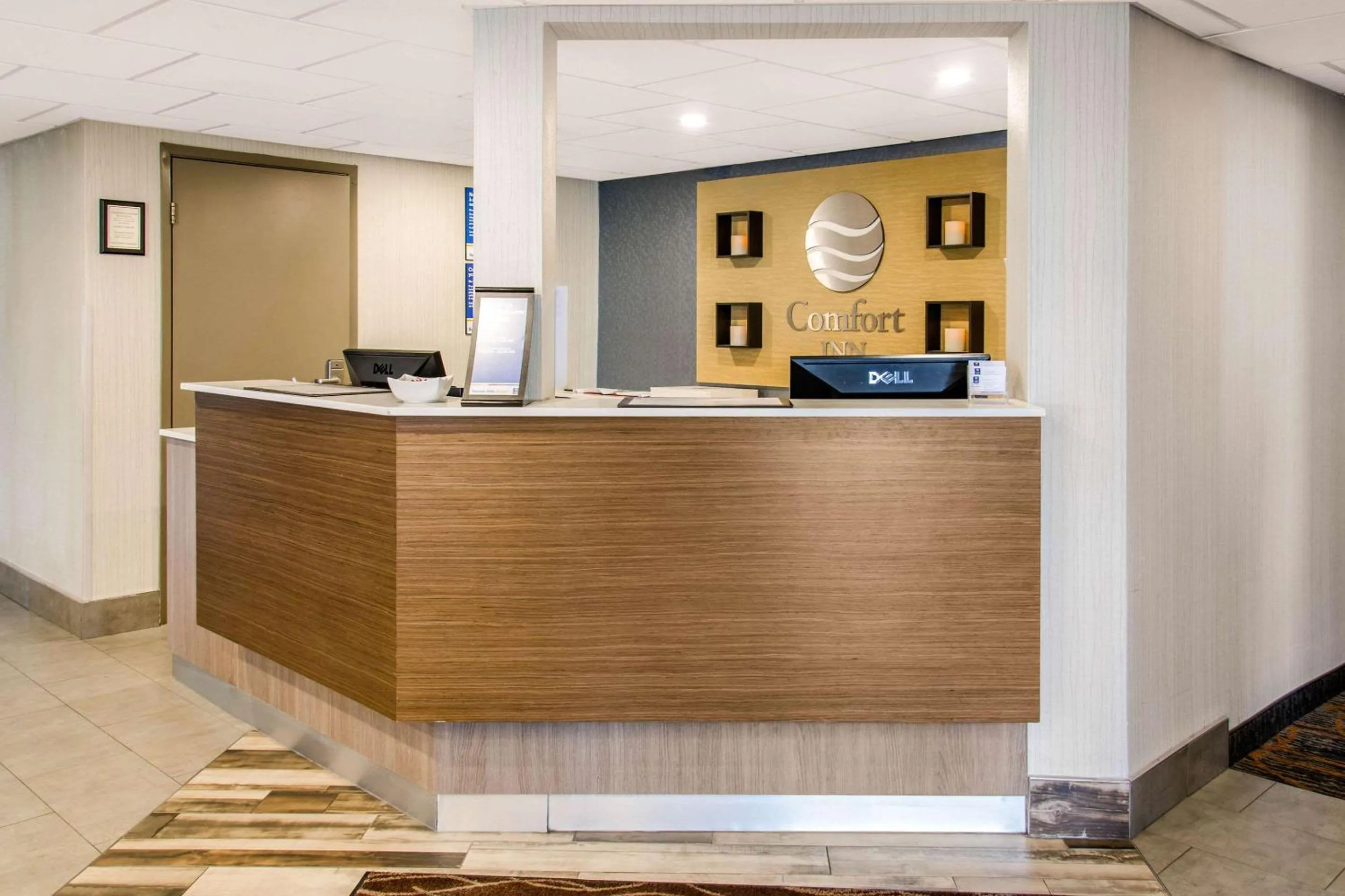 Lobby or reception in Comfort Inn Aeroport