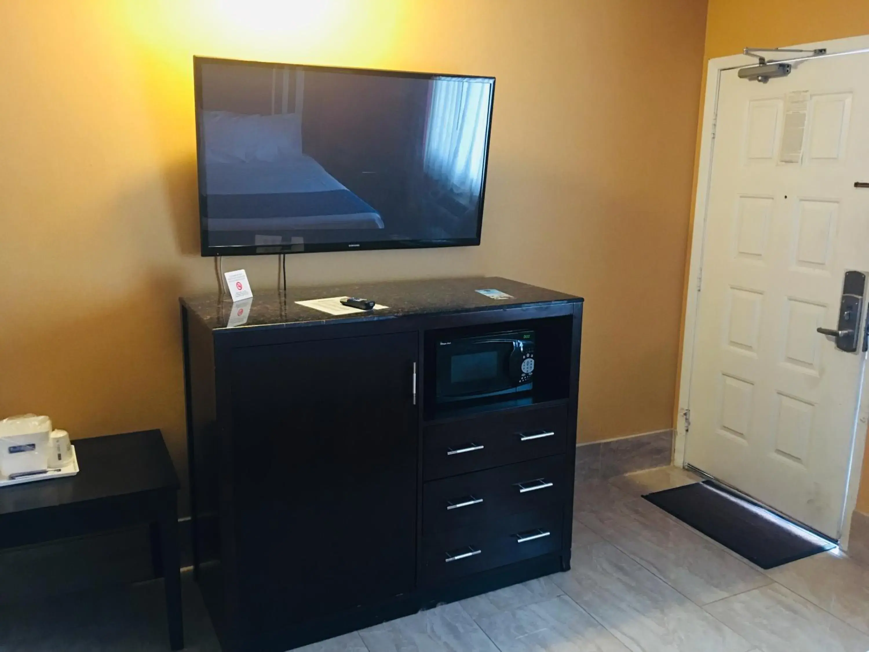 TV/Entertainment Center in Travelodge by Wyndham Bay Shore Long Island