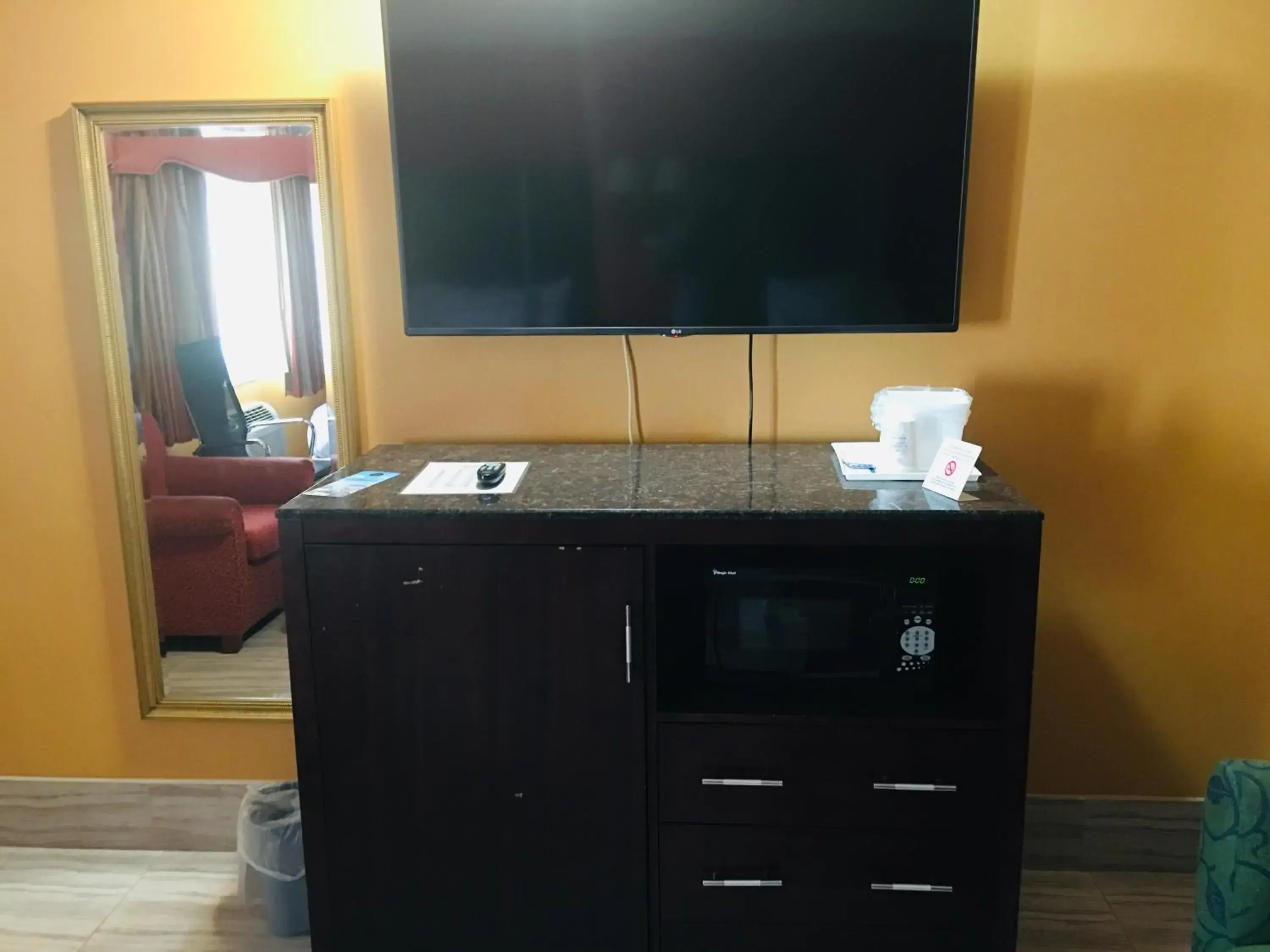 TV/Entertainment Center in Travelodge by Wyndham Bay Shore Long Island