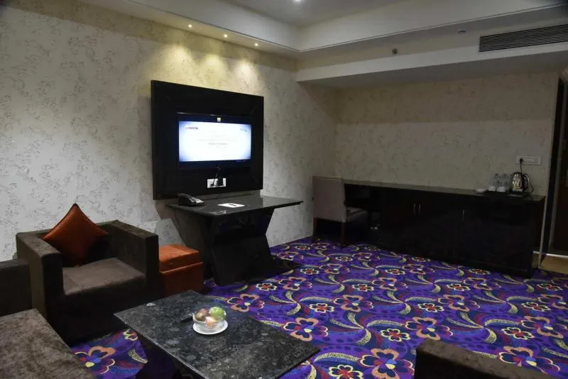 TV and multimedia, Bed in Pride Hotel & Convention Centre Indore