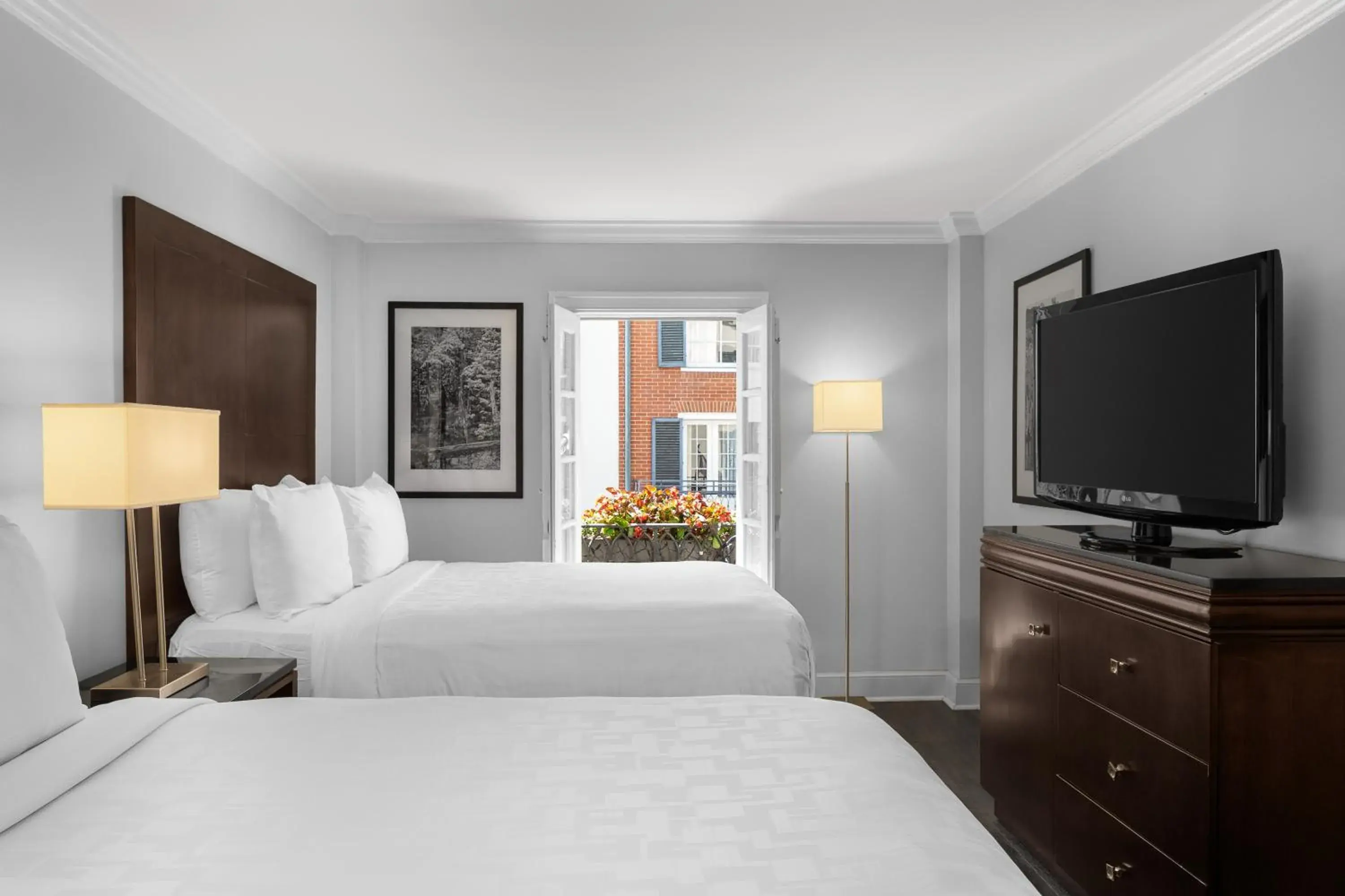 TV and multimedia, Bed in Hotel Le Marais TV and multimedia, Bed in Hotel Le Marais