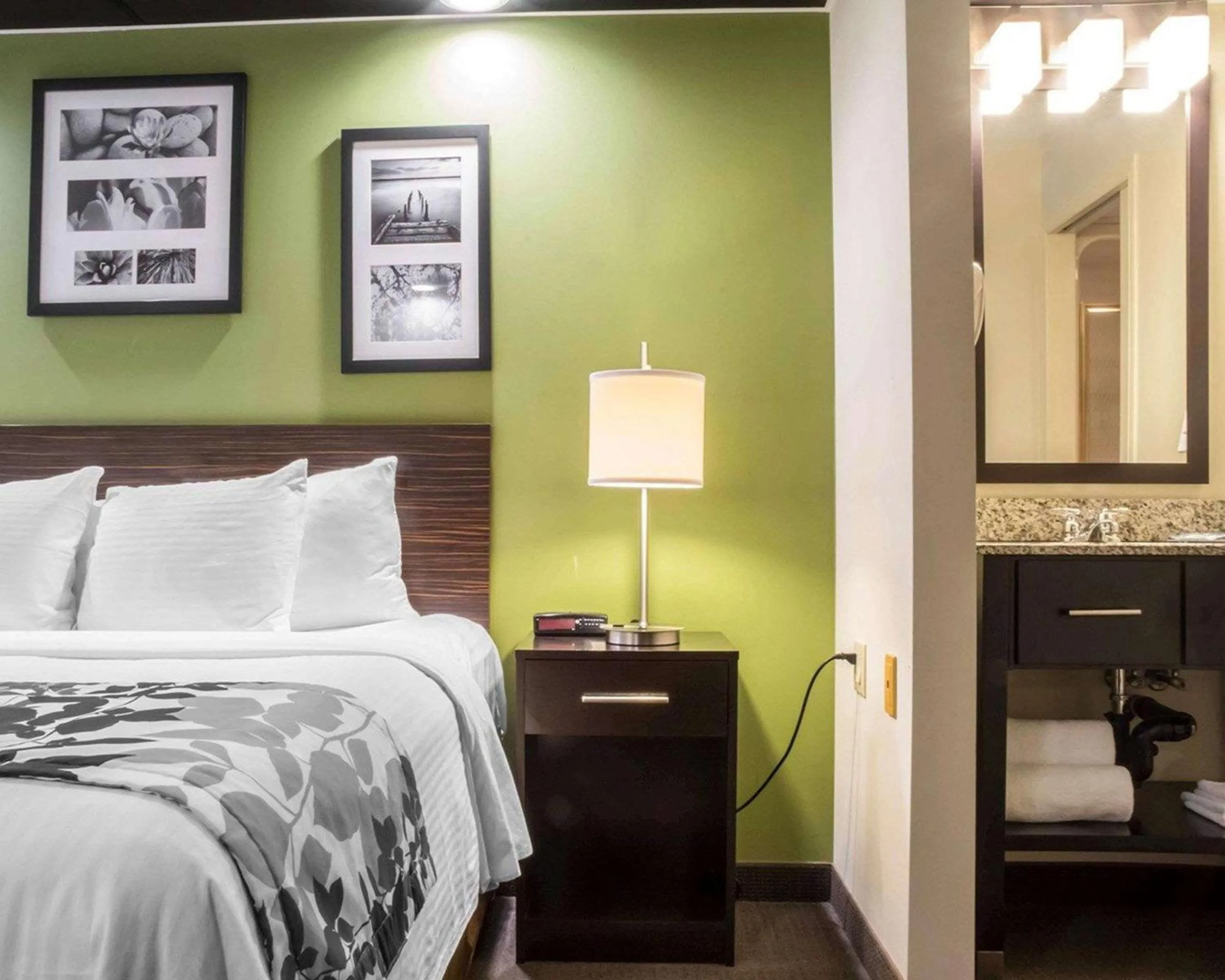 Bedroom, Bed in Sleep Inn Muskoka