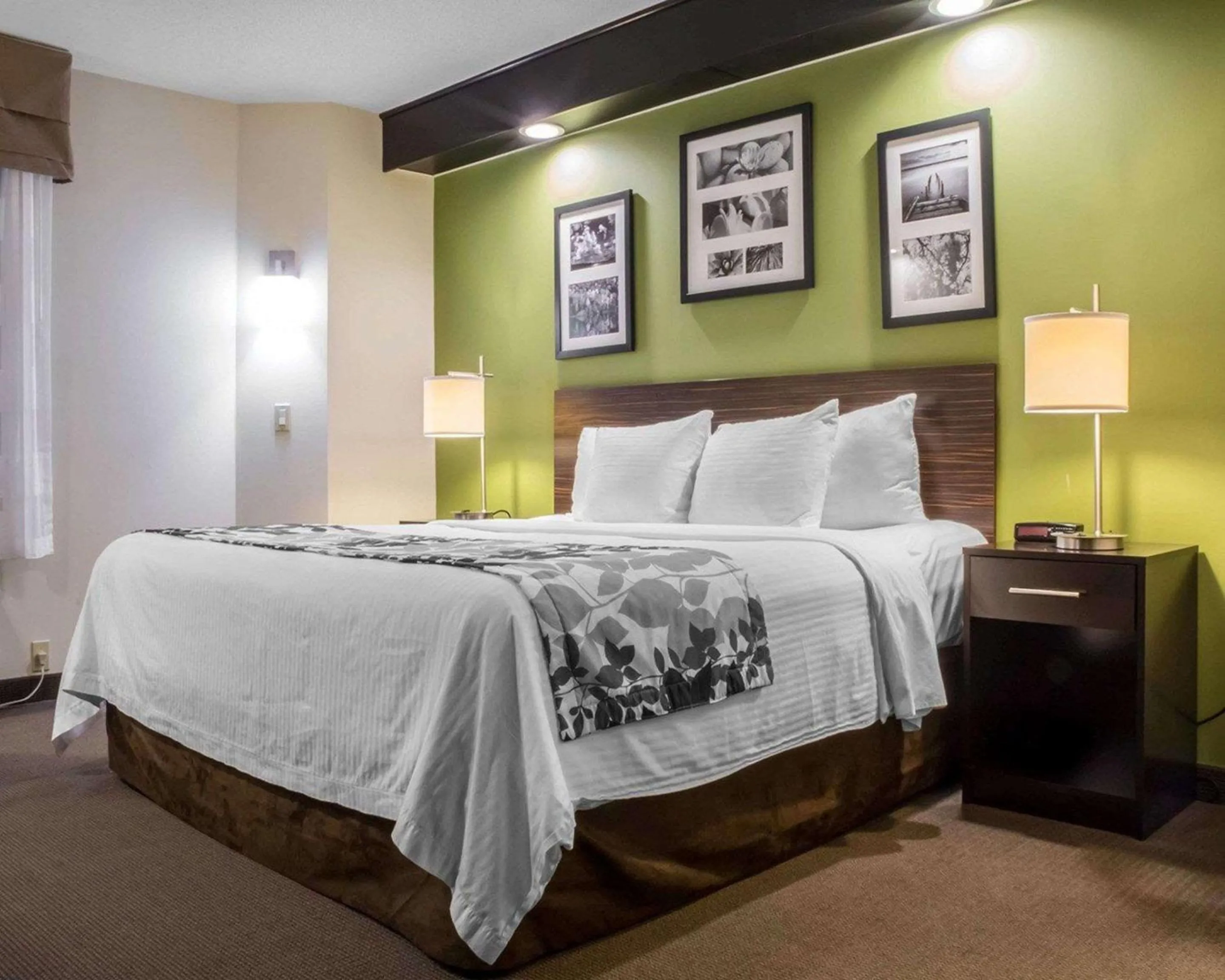 Bedroom, Bed in Sleep Inn Muskoka