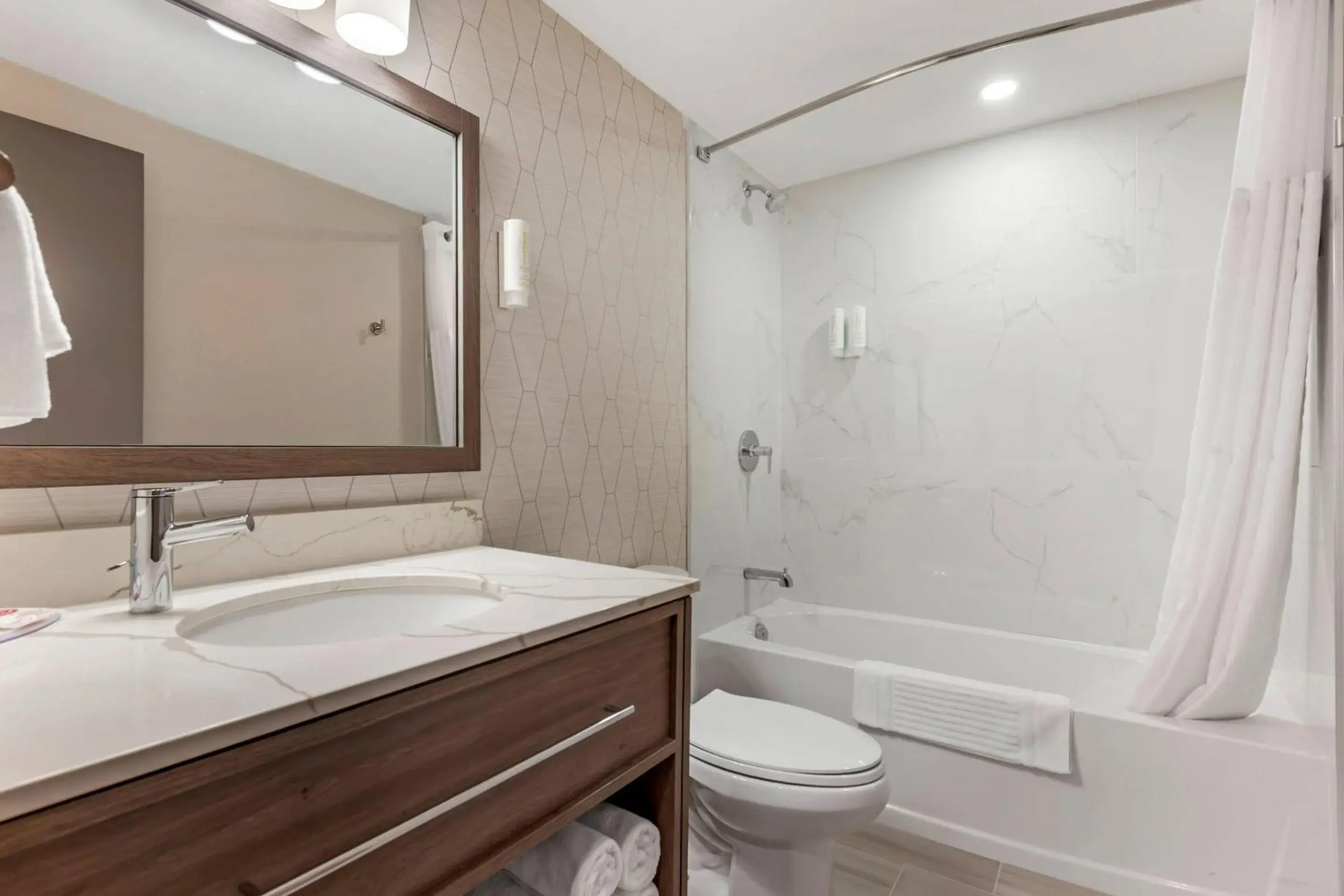 Bedroom in Comfort Inn Bedroom in Comfort Inn