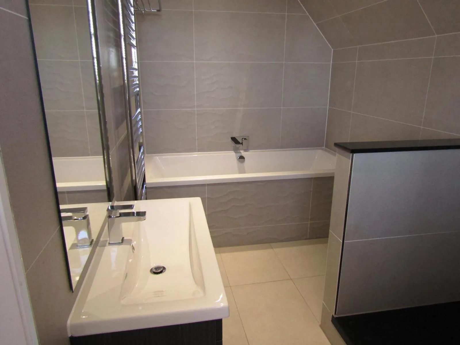 Bath in The Craigie Hotel