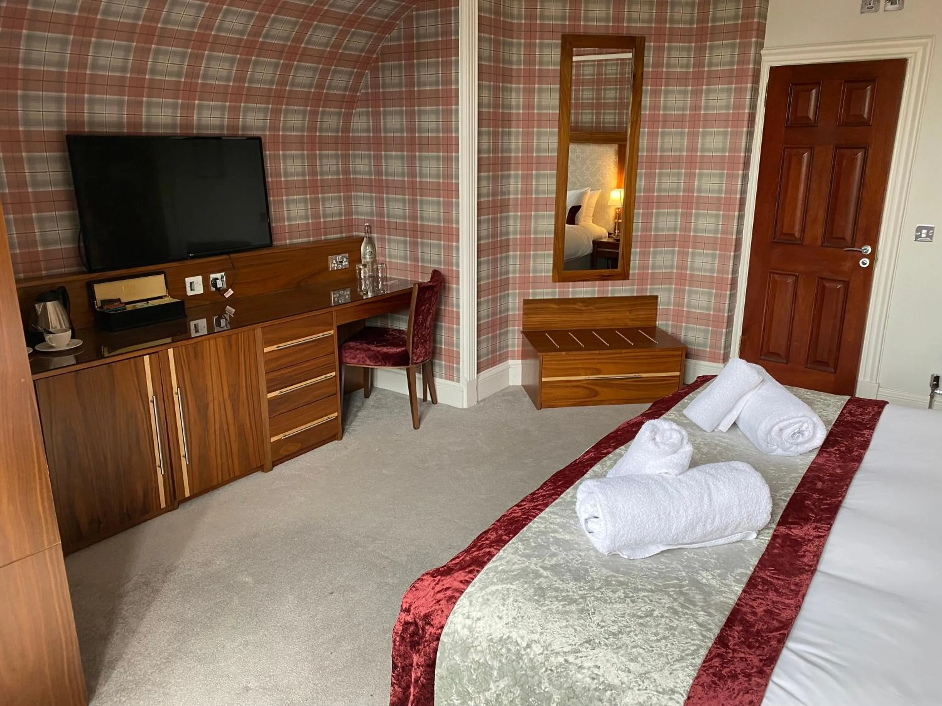 Bed in The Craigie Hotel