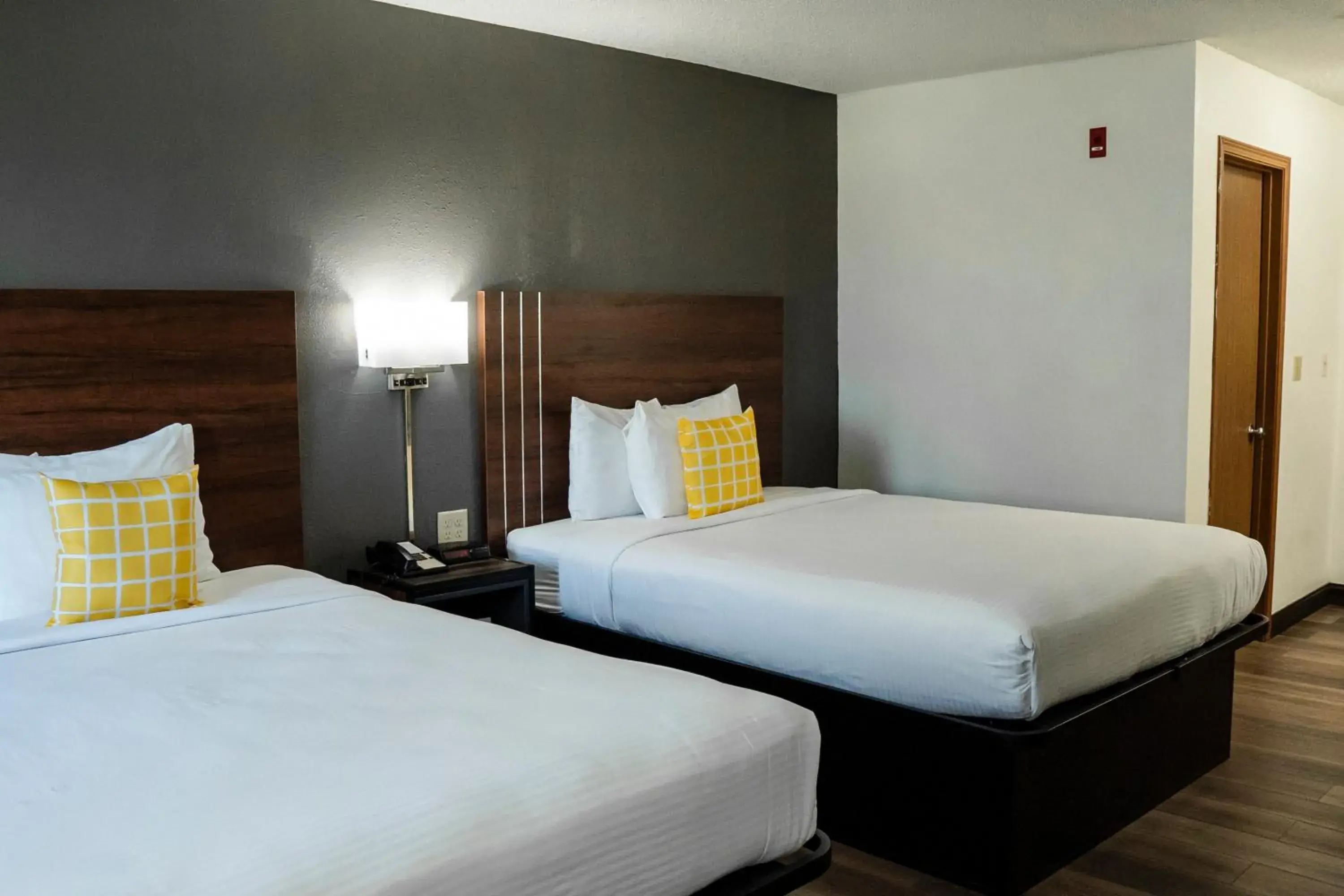 Bed in Victorian Inn & Suites-York Bed in Victorian Inn & Suites-York