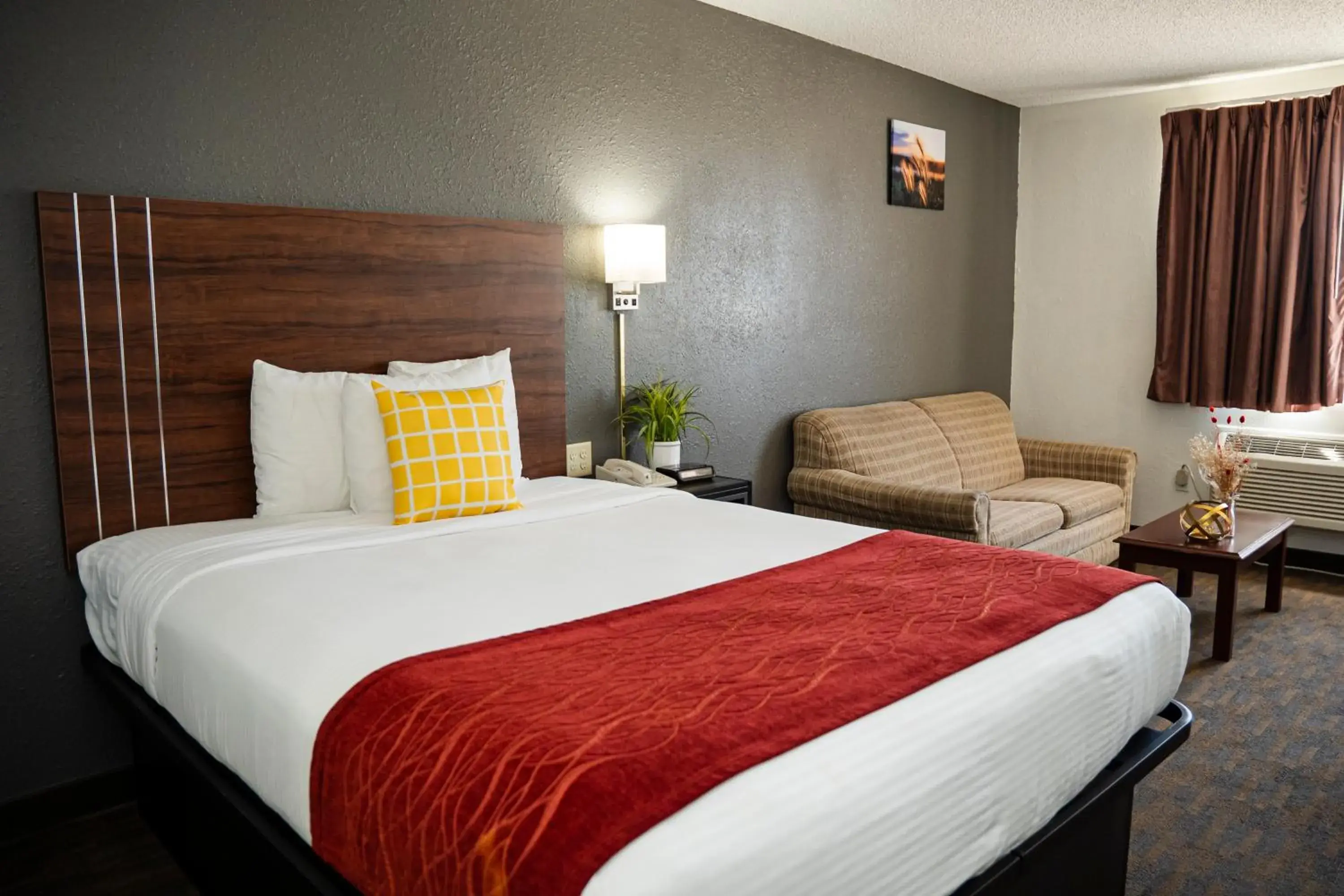 Bed in Victorian Inn & Suites-York Bed in Victorian Inn & Suites-York