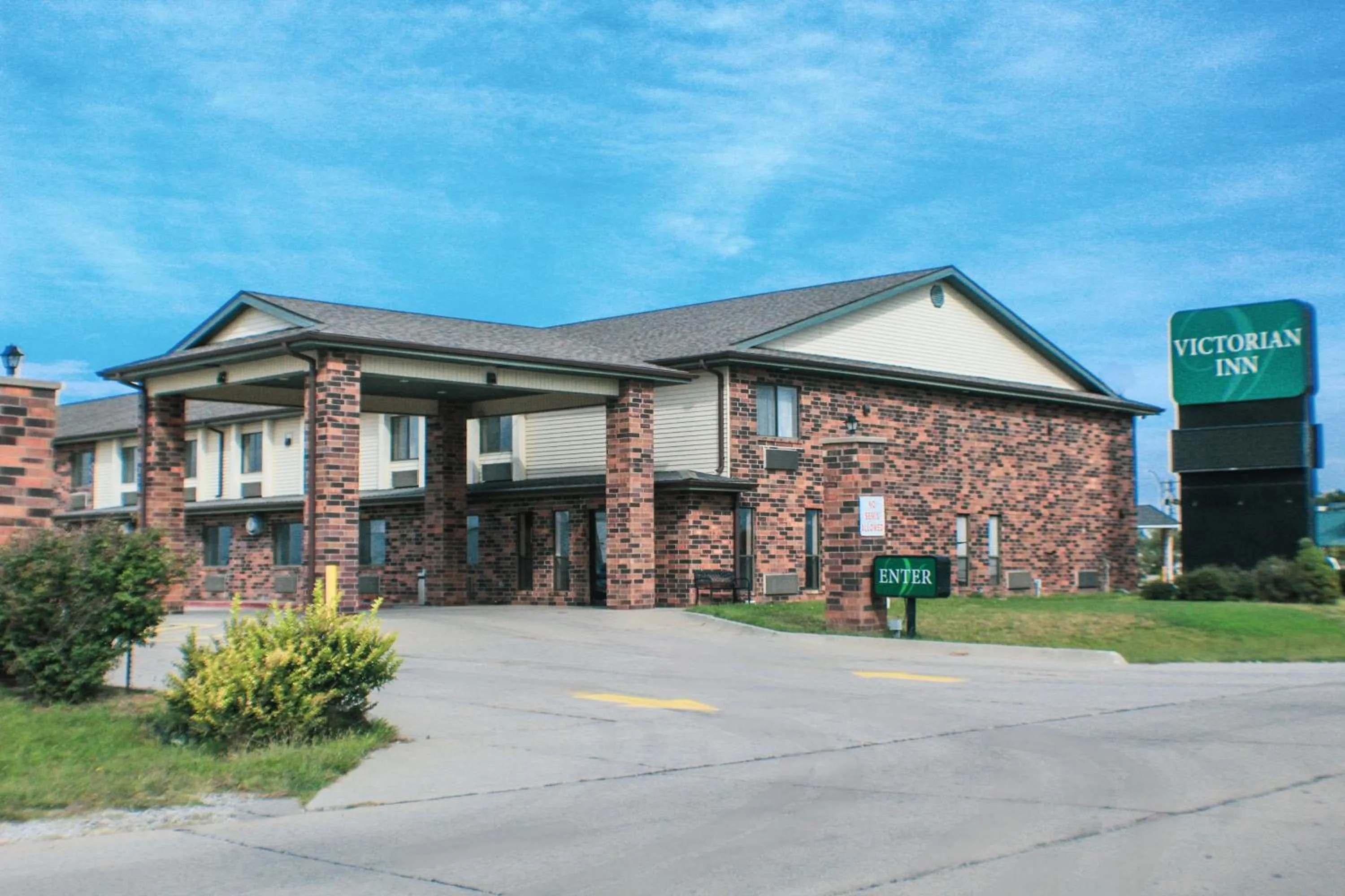 Property building in Victorian Inn & Suites-York