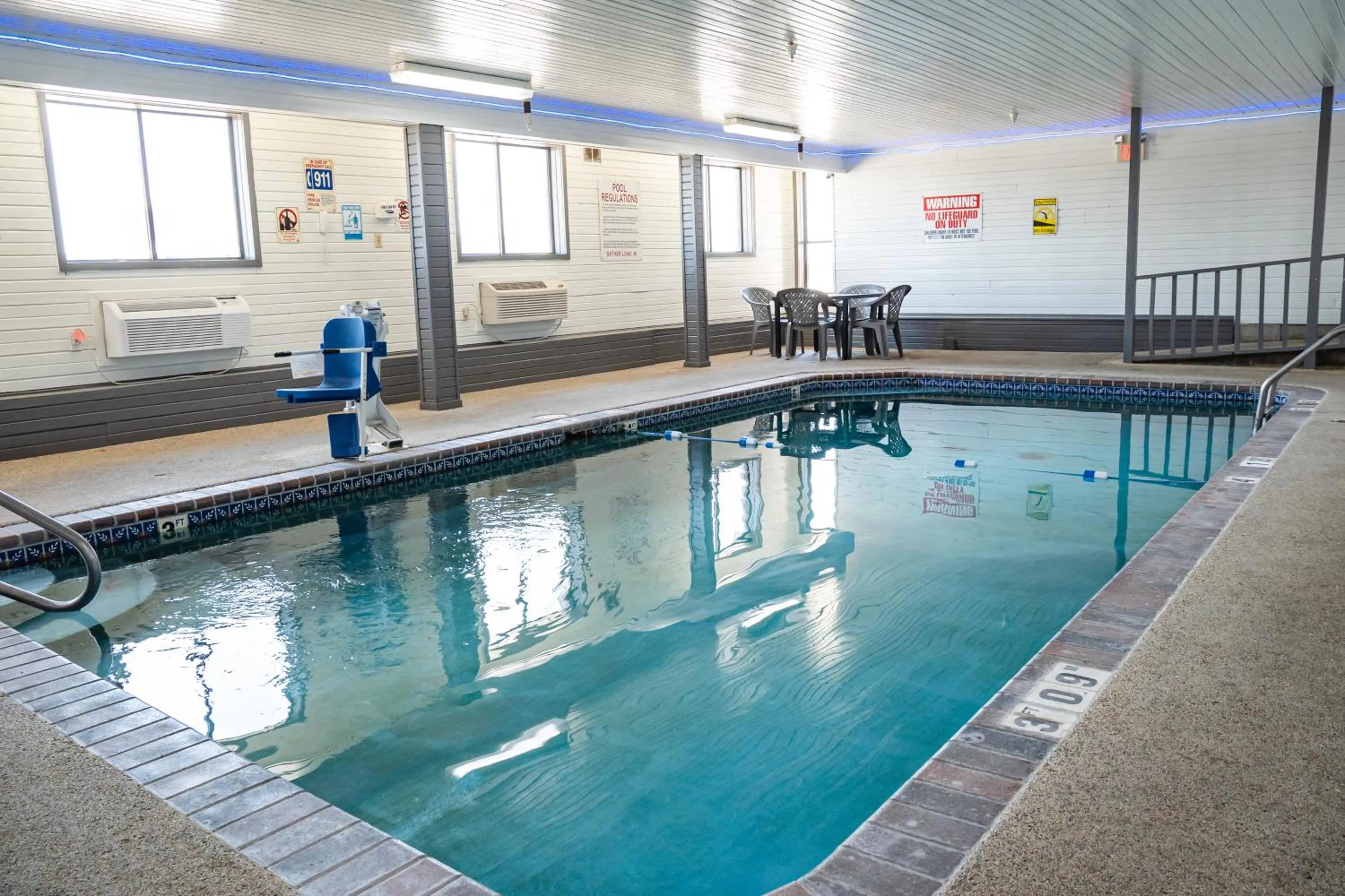 Pool view in Victorian Inn & Suites-York
