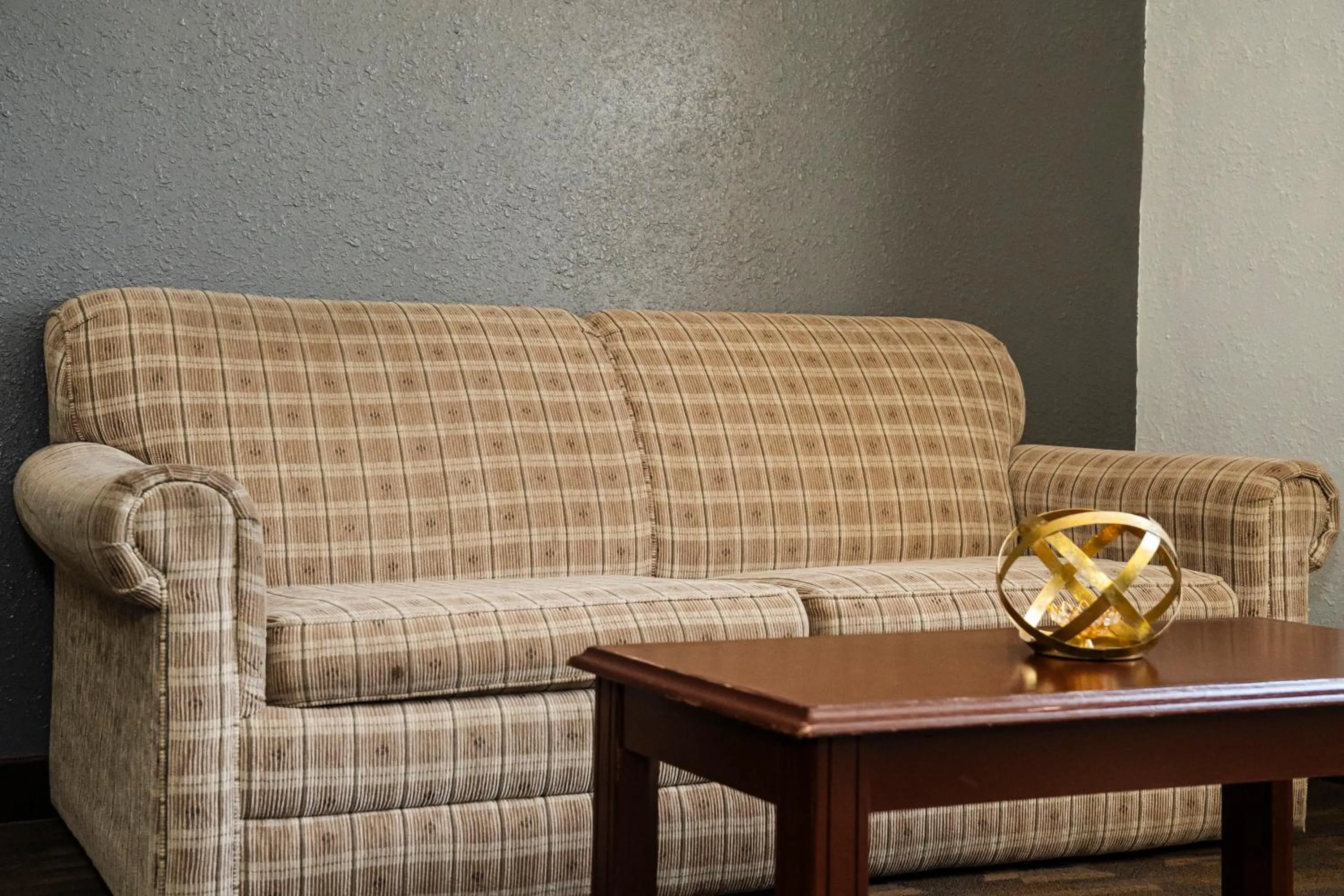 Seating area in Victorian Inn & Suites-York