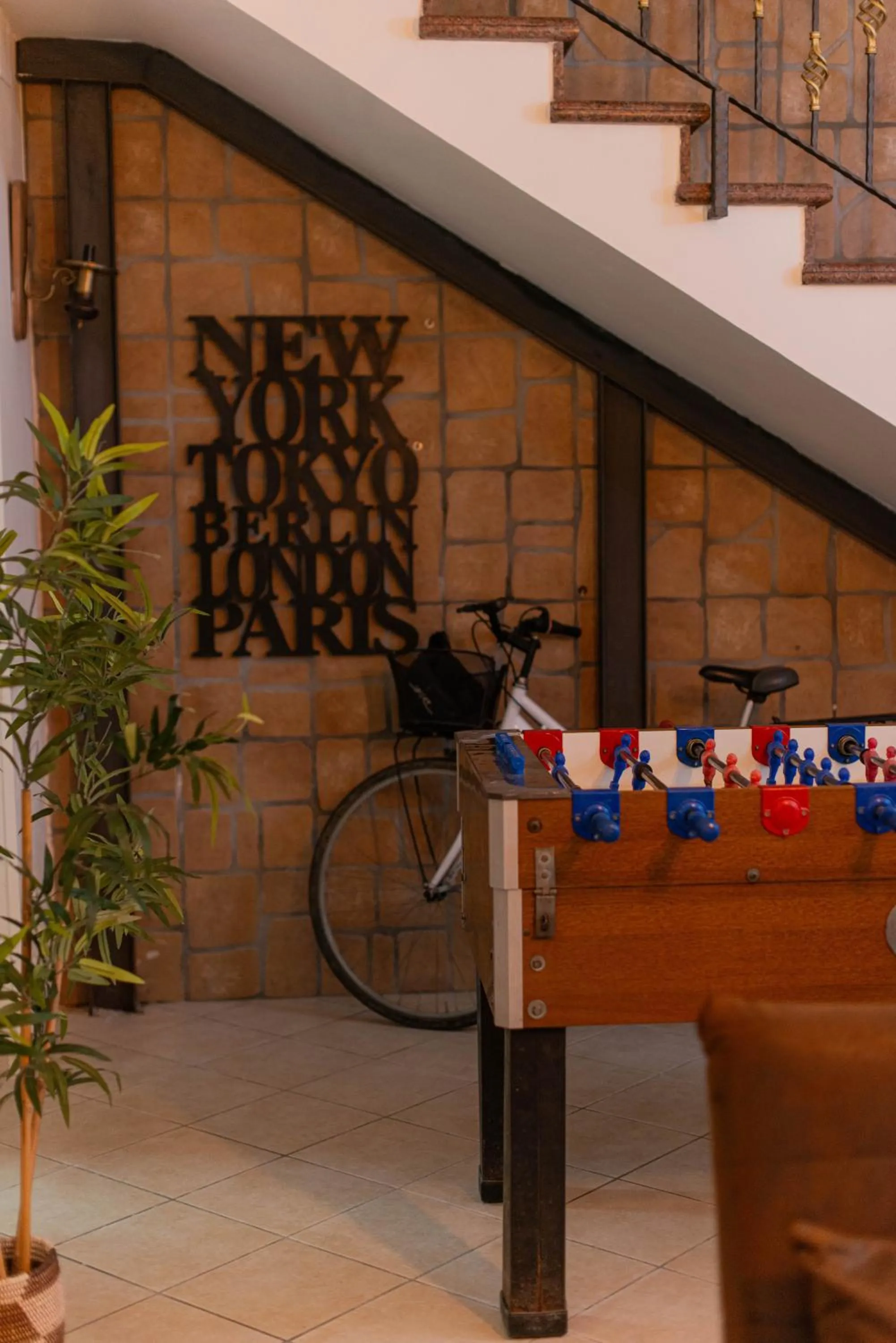 Children play ground in loft style taverna con sala giochi