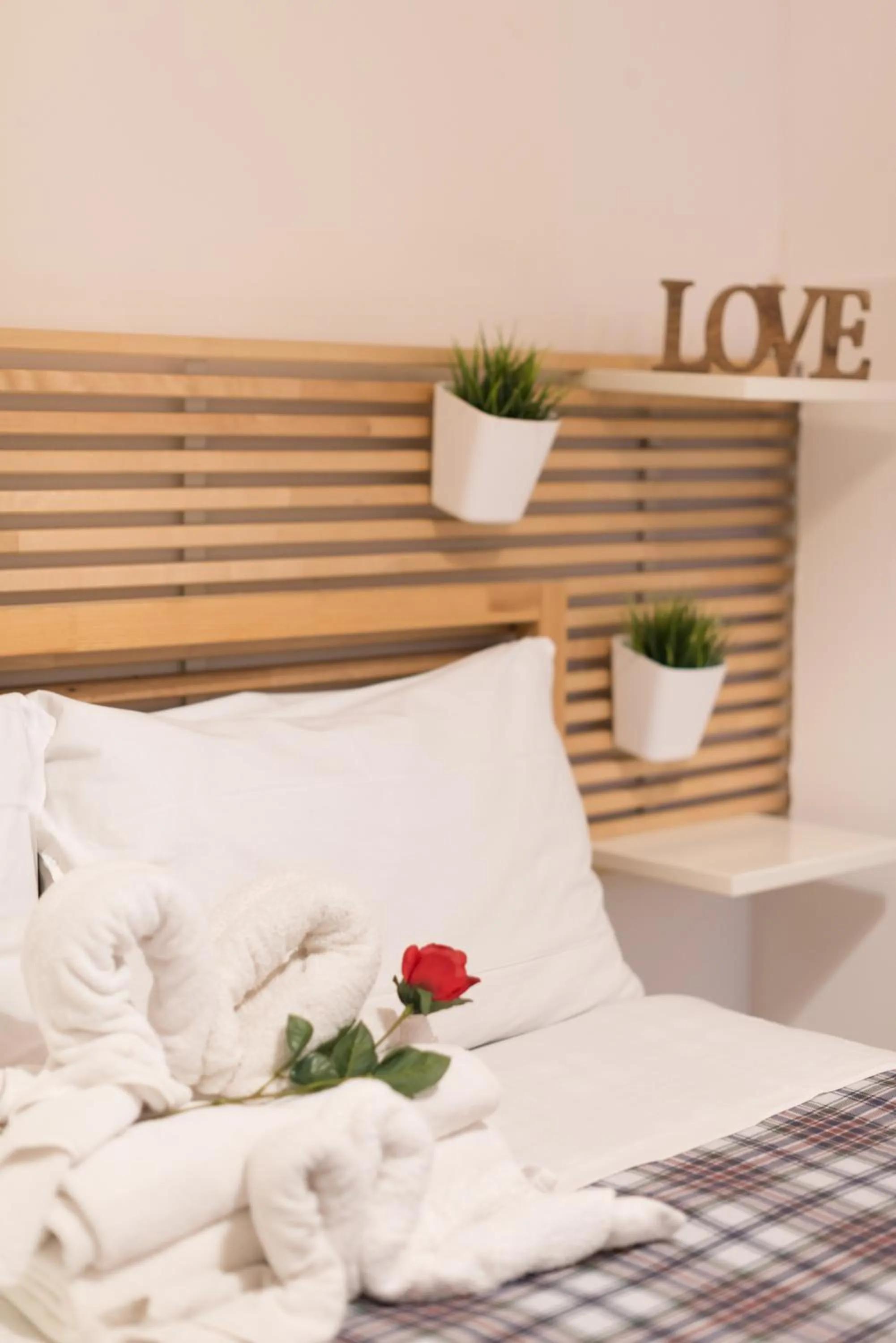 Bedroom, Bed in loft style taverna con sala giochi